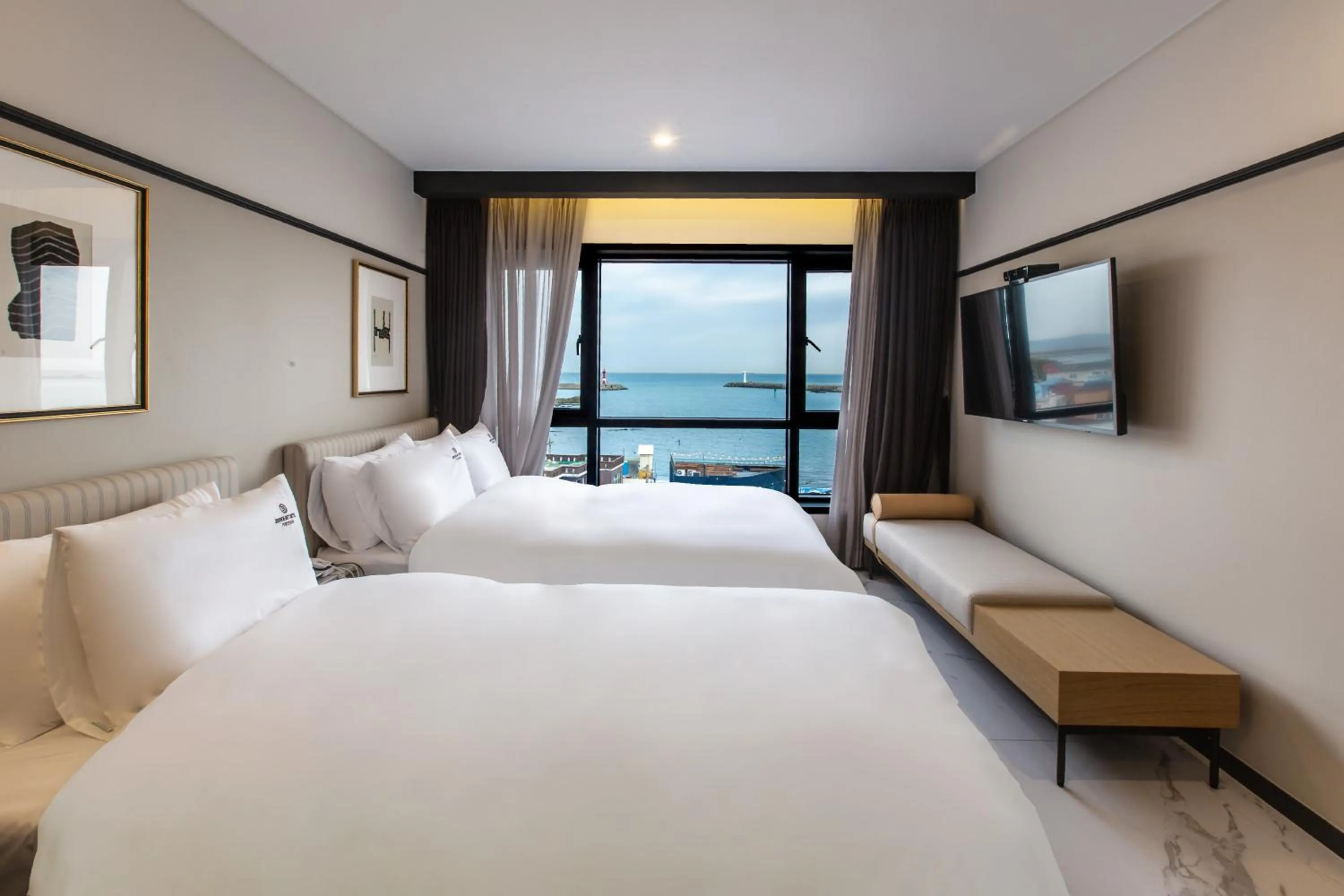 Bed in Brown Dot Gijang Yeonhwari