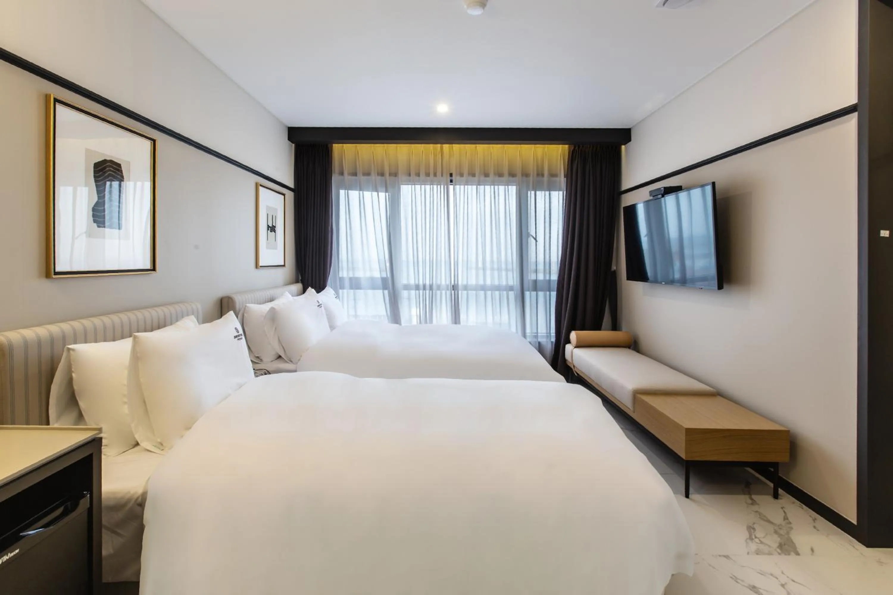 Bed in Brown Dot Gijang Yeonhwari