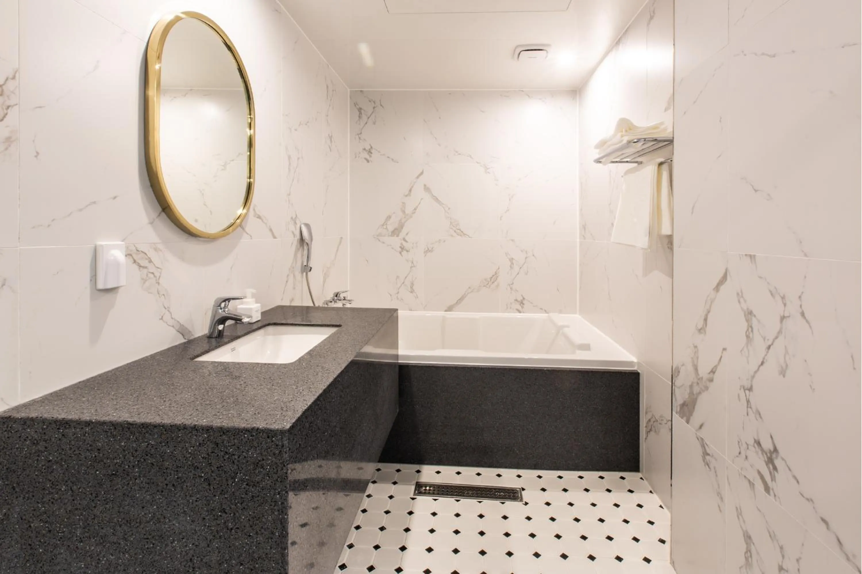 Brown Dot Gijang Yeonhwari