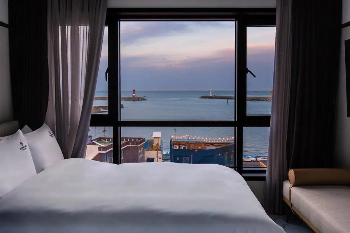 Bed in Brown Dot Gijang Yeonhwari