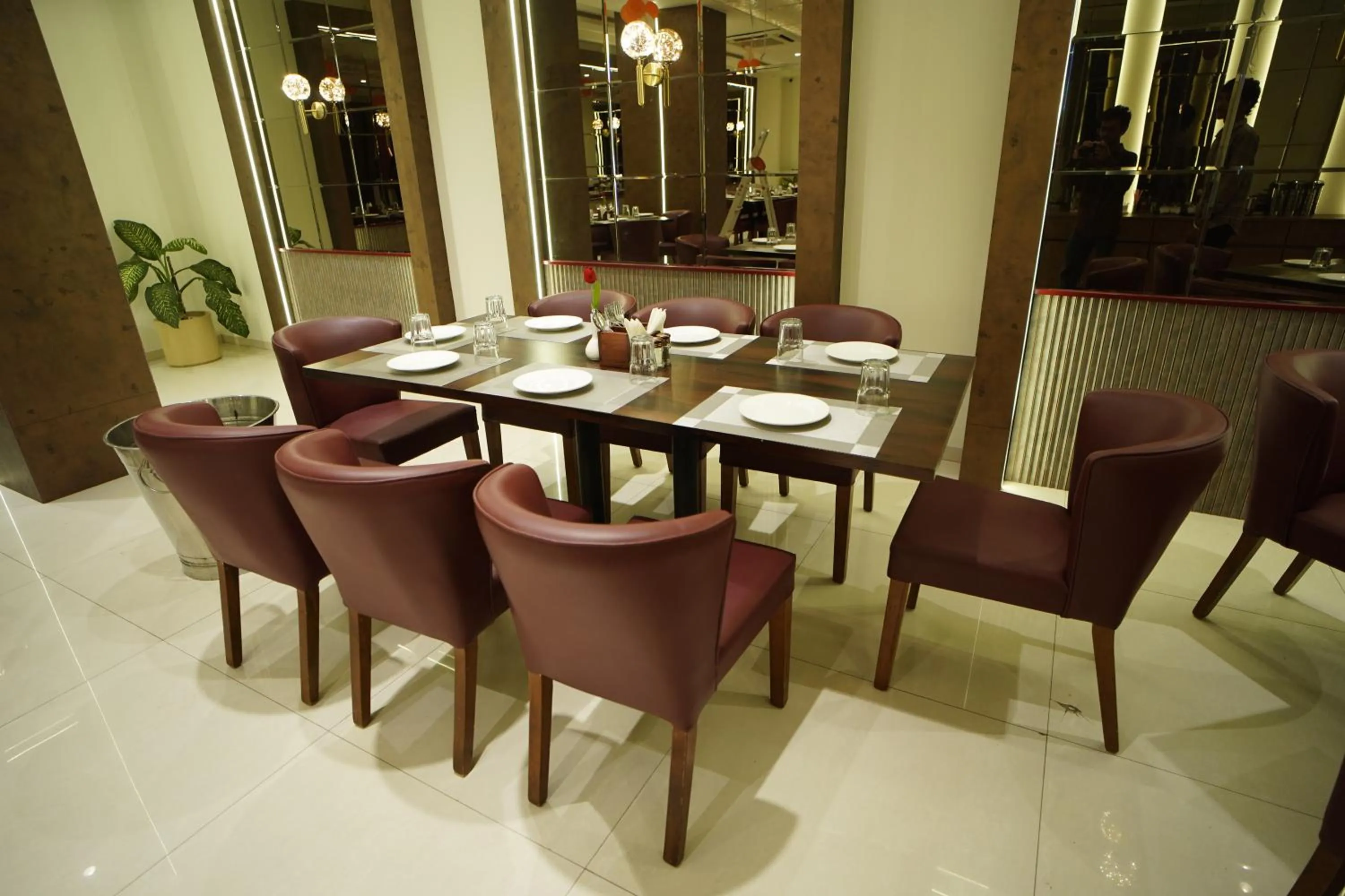 Restaurant/places to eat in HOTEL AMORA - Rajnandgaon