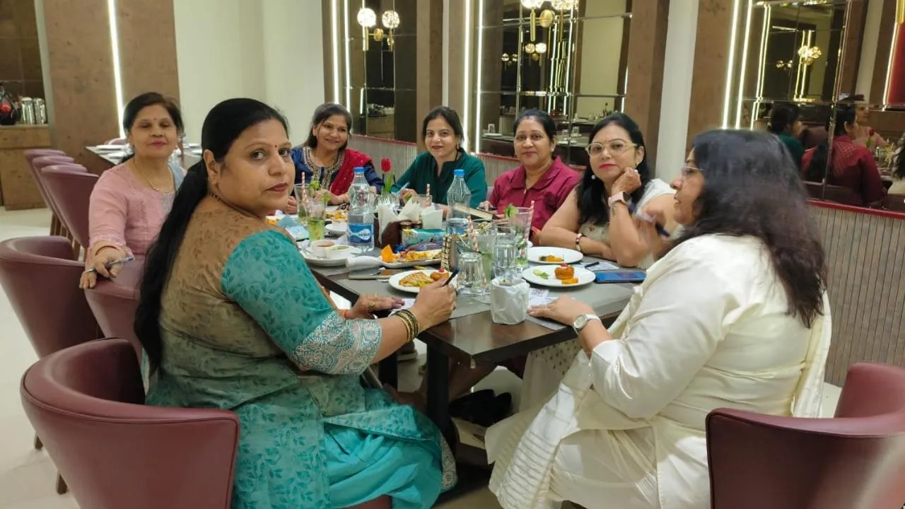 Restaurant/places to eat in HOTEL AMORA - Rajnandgaon