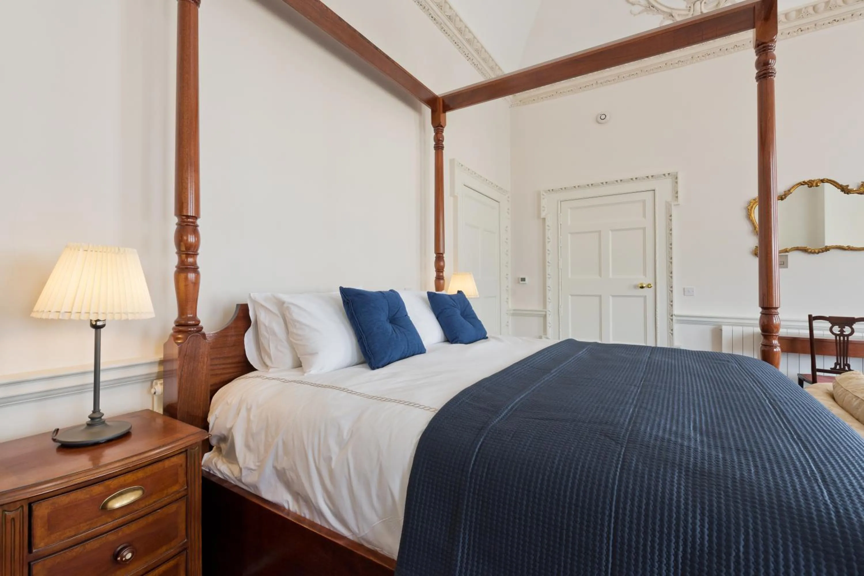 Bed in Henrietta Suites City Centre