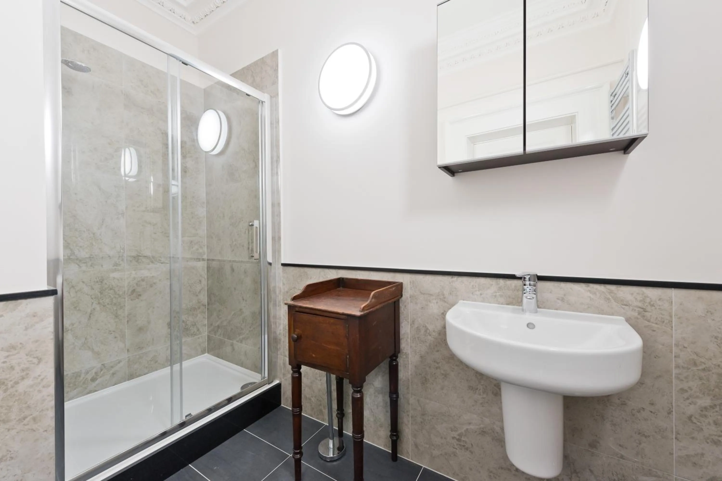 Henrietta Suites City Centre