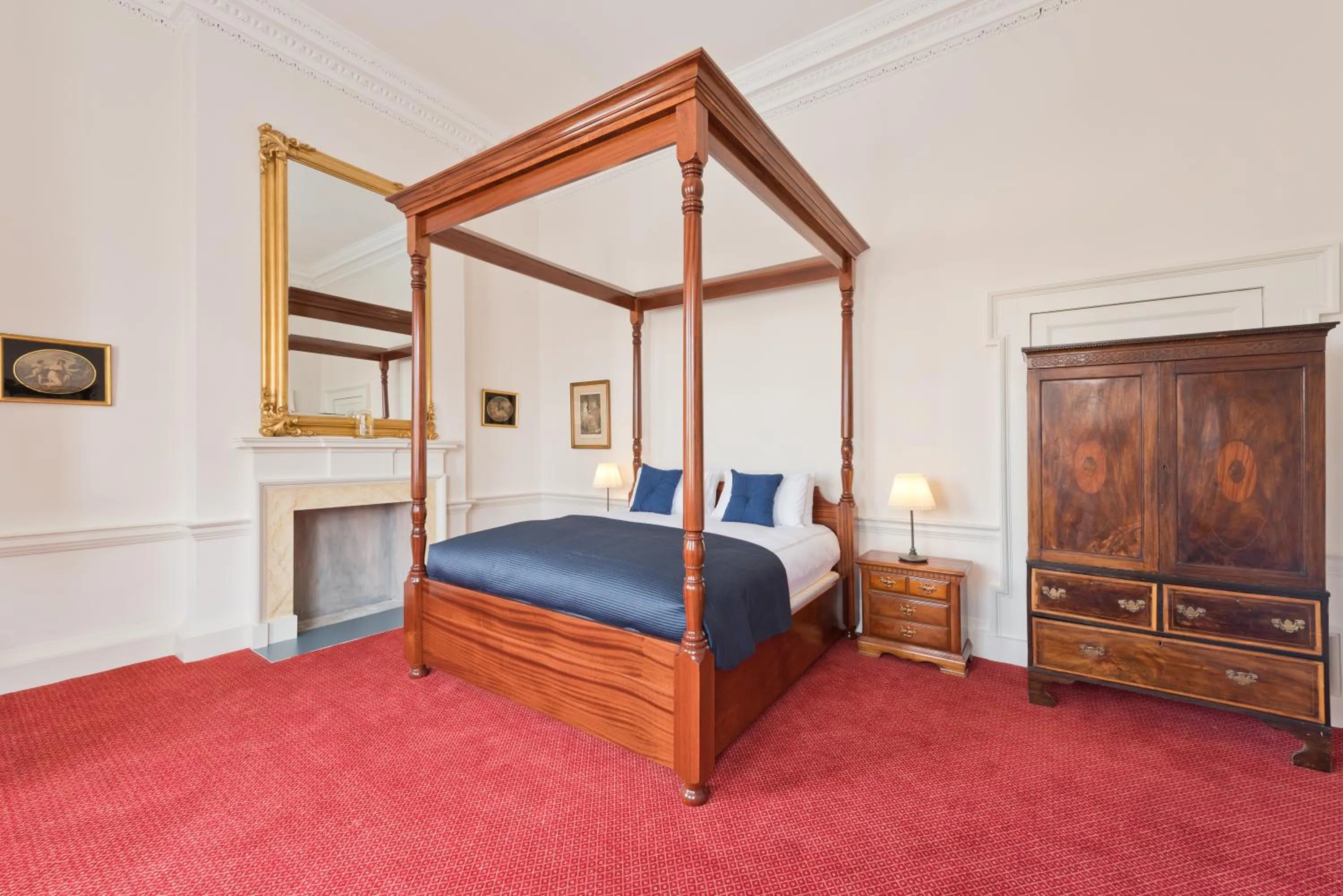 Bed in Henrietta Suites City Centre