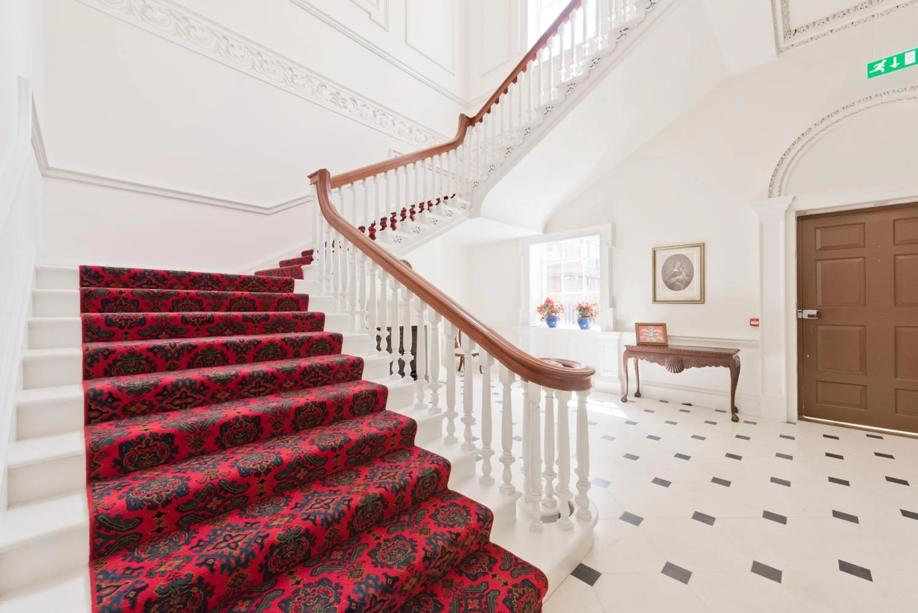 Henrietta Suites City Centre