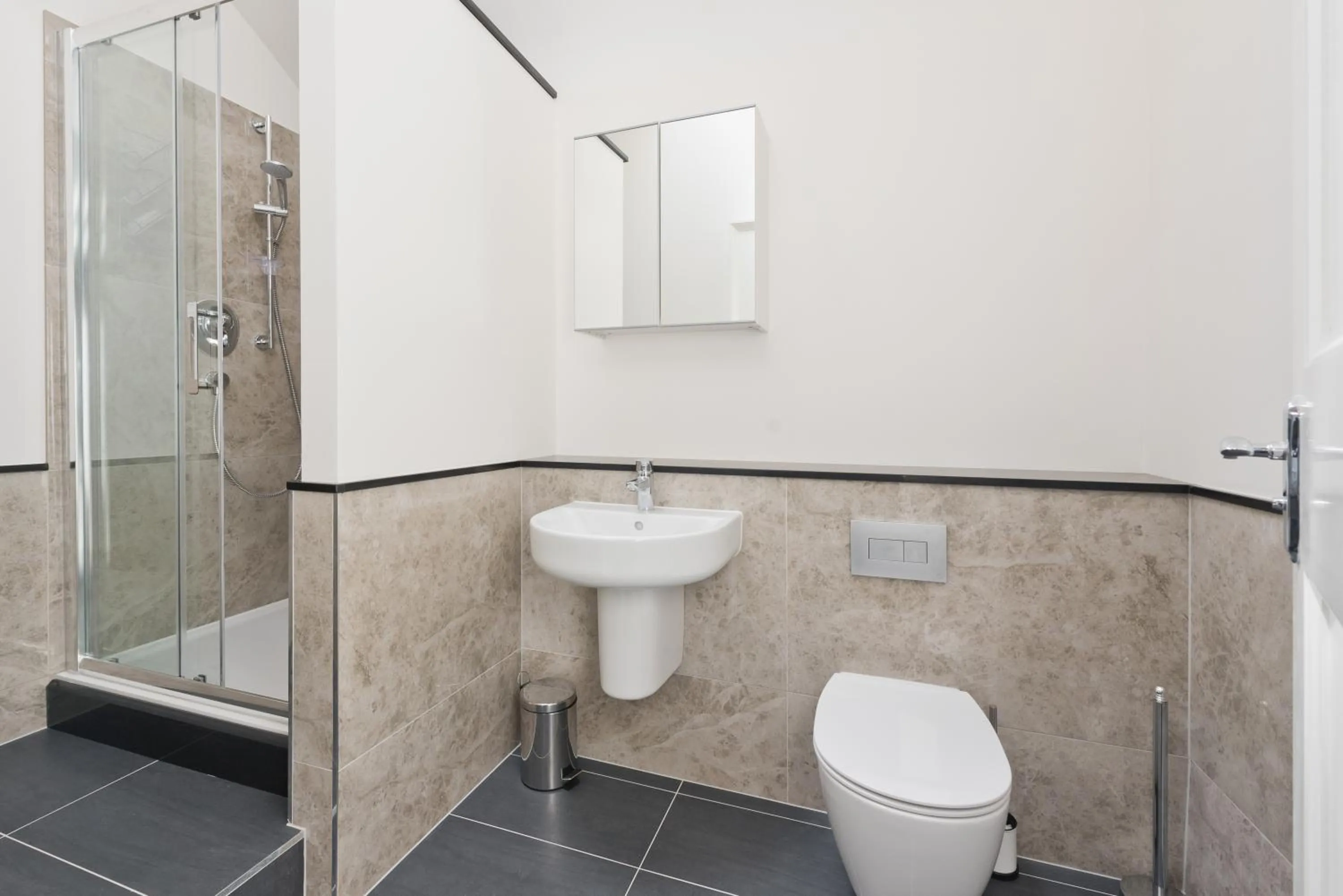 Henrietta Suites City Centre