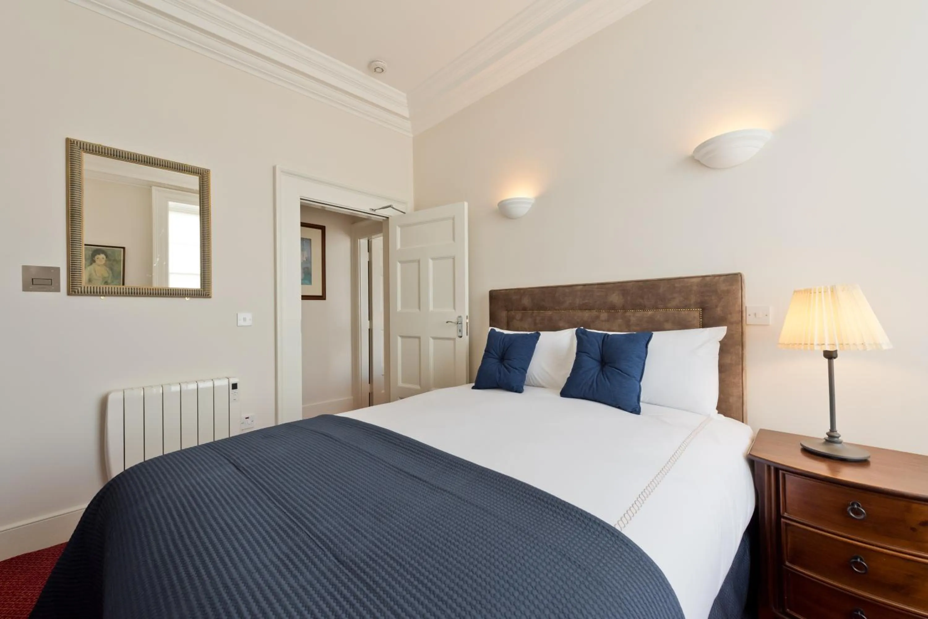 Bed in Henrietta Suites City Centre
