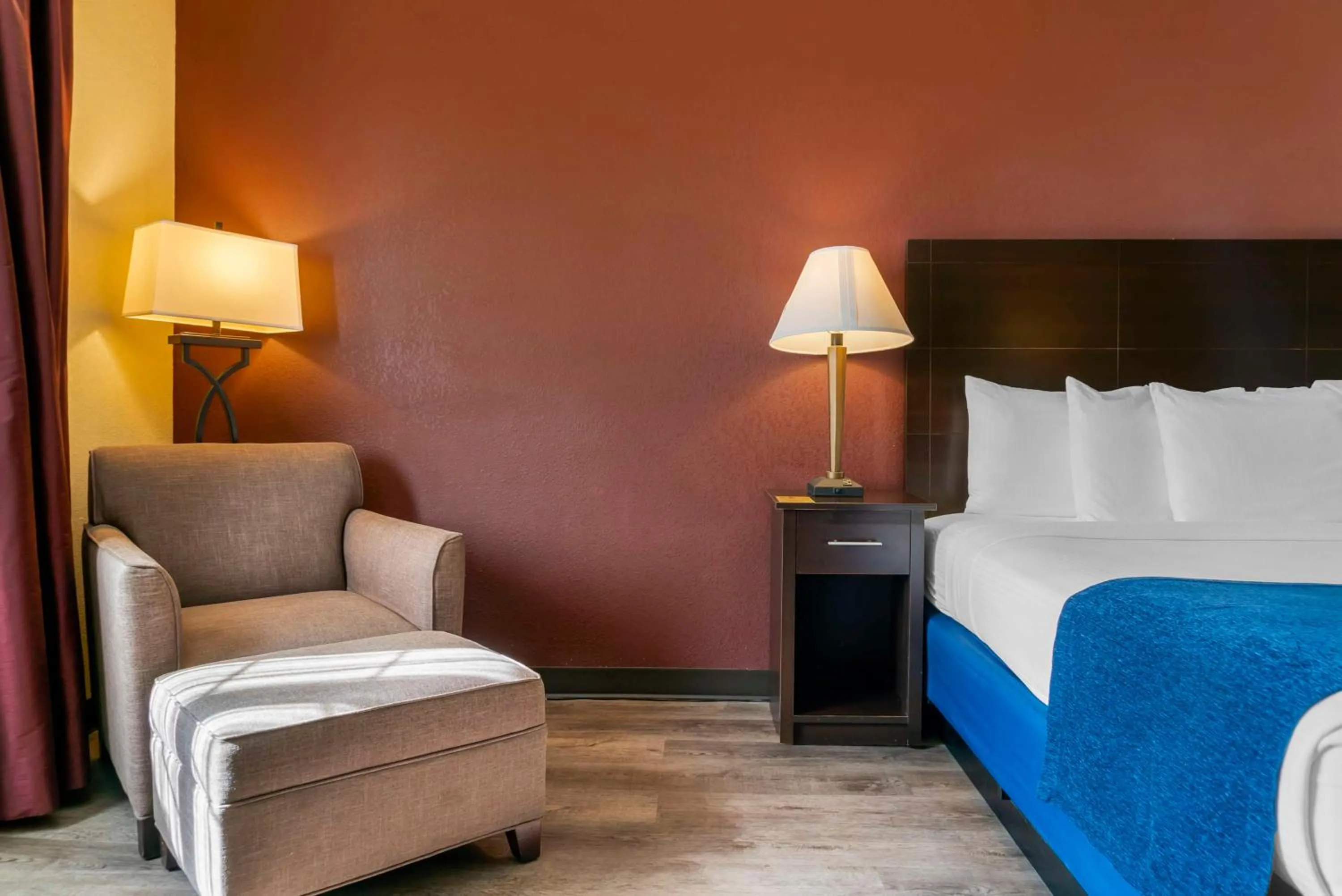 Bedroom, Bed in Best Western Greenfield Inn