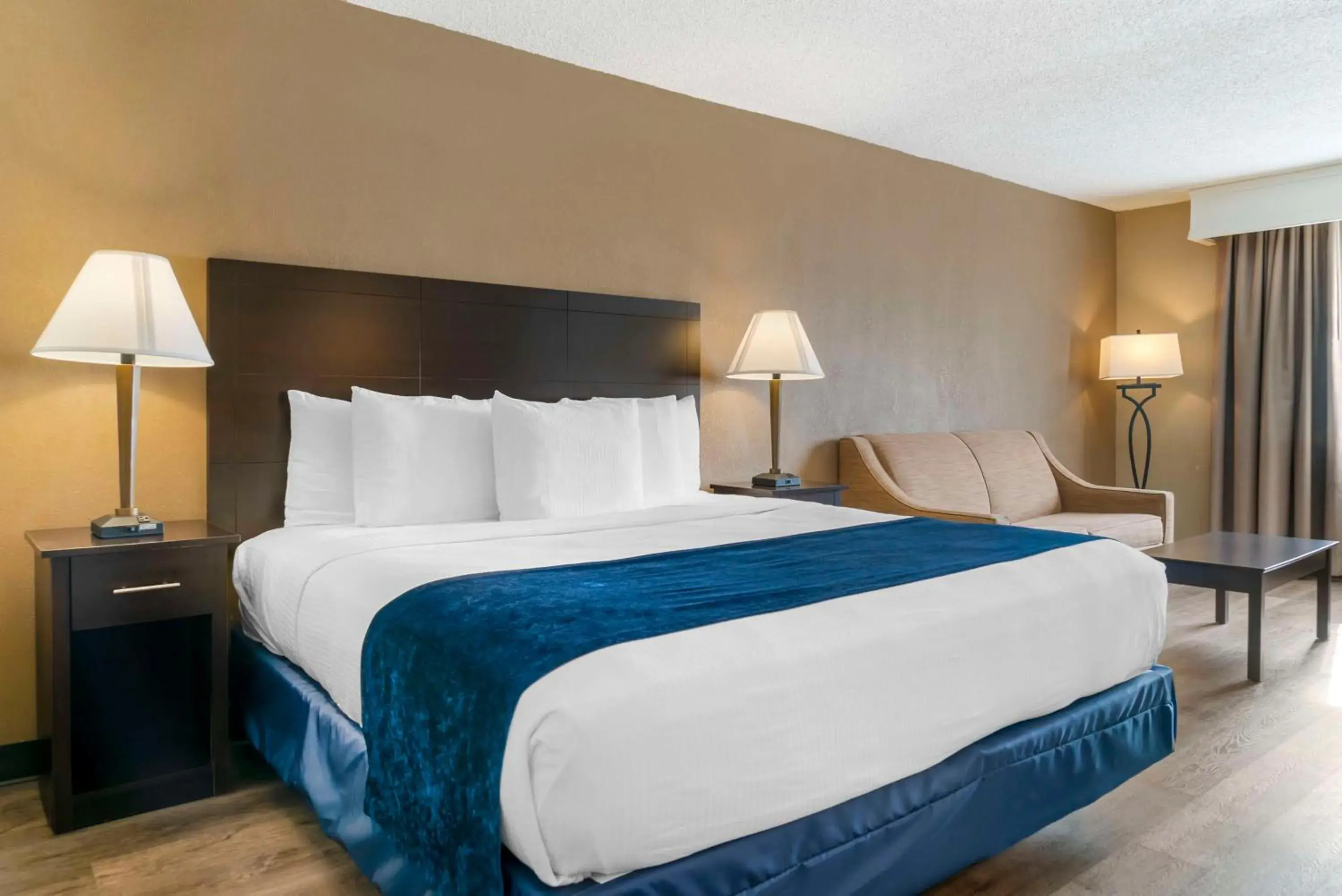 Bedroom, Bed in Best Western Greenfield Inn Bedroom, Bed in Best Western Greenfield Inn