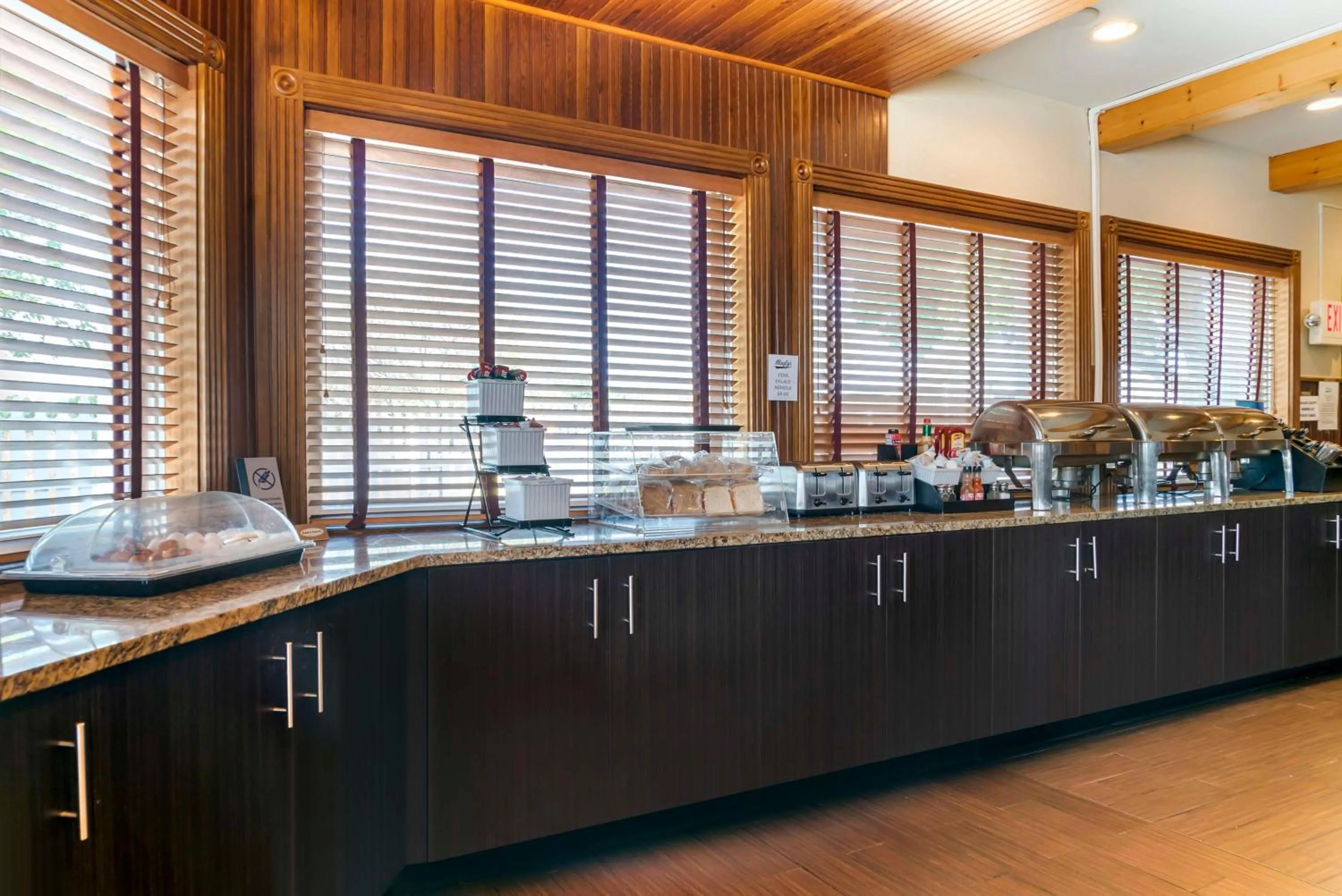 Breakfast in Best Western Greenfield Inn