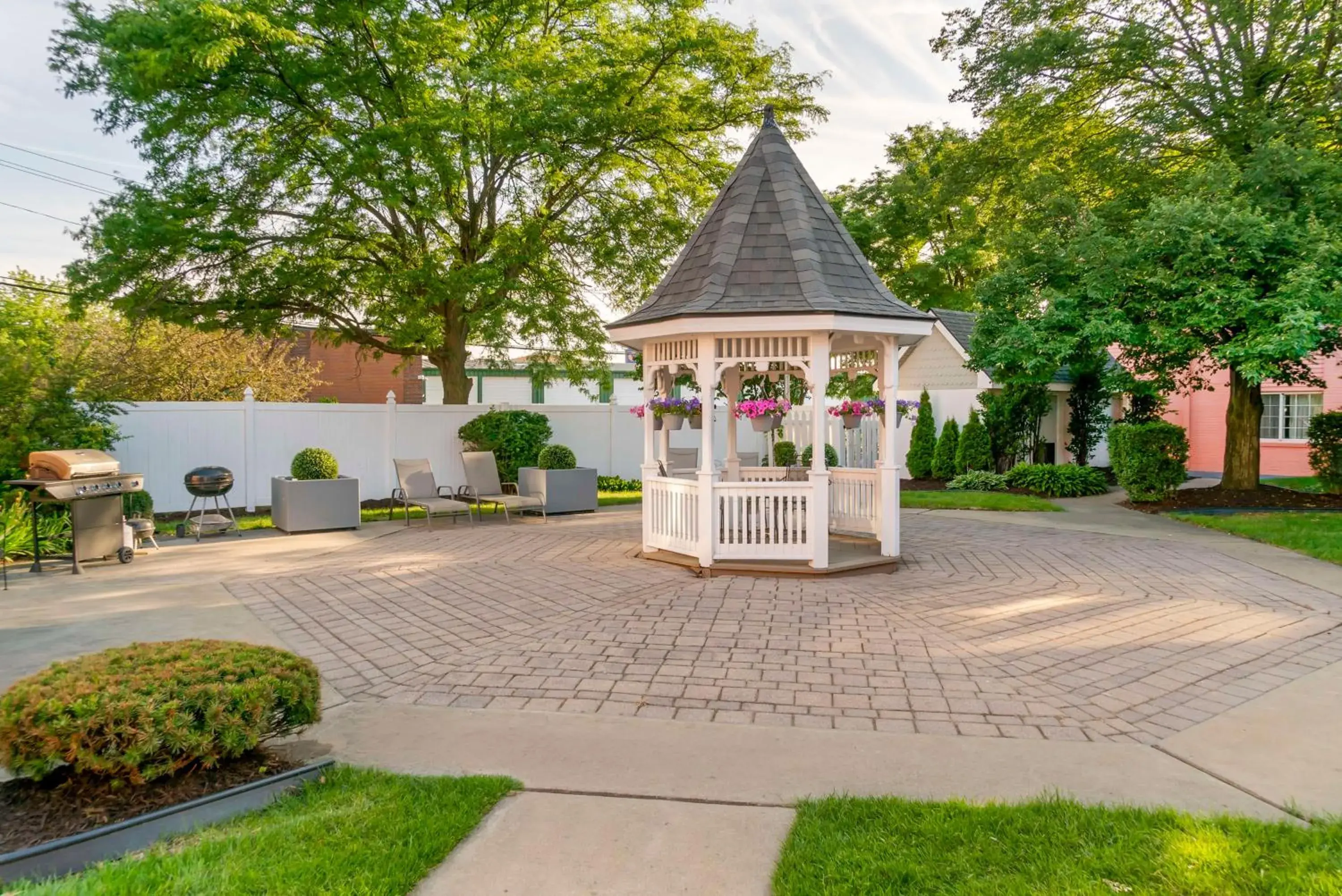 Property building in Best Western Greenfield Inn Property building in Best Western Greenfield Inn