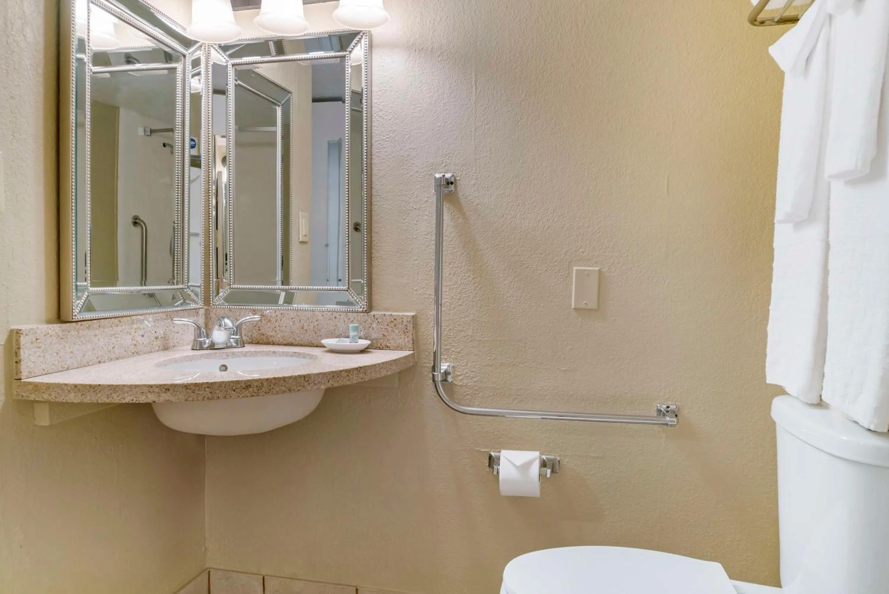 Bathroom in Best Western Greenfield Inn