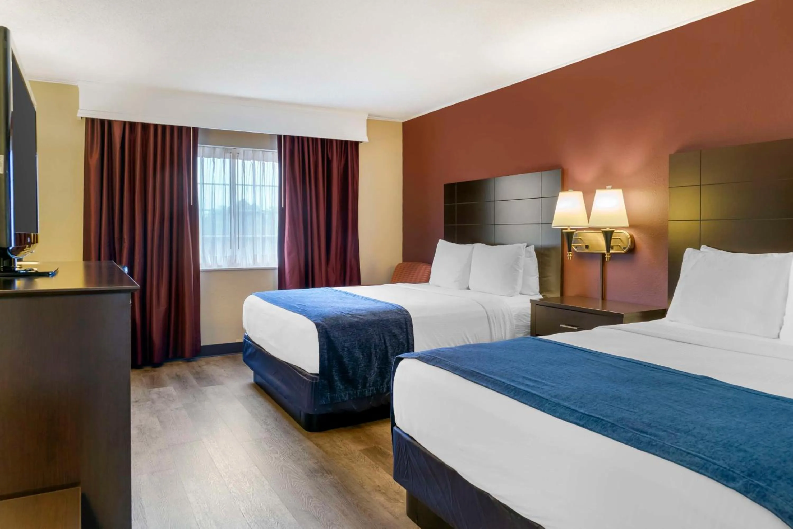 Bedroom, Bed in Best Western Greenfield Inn