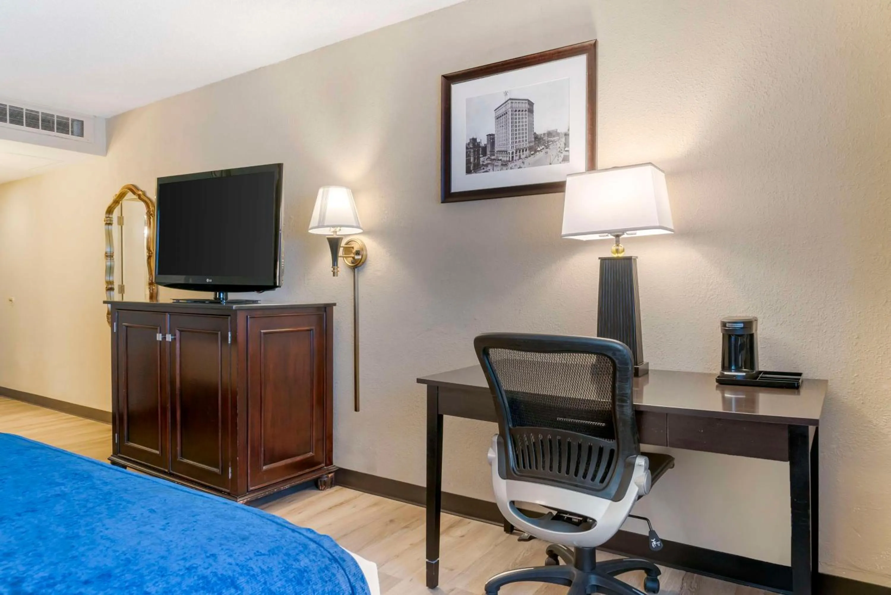 Bedroom, Bed in Best Western Greenfield Inn