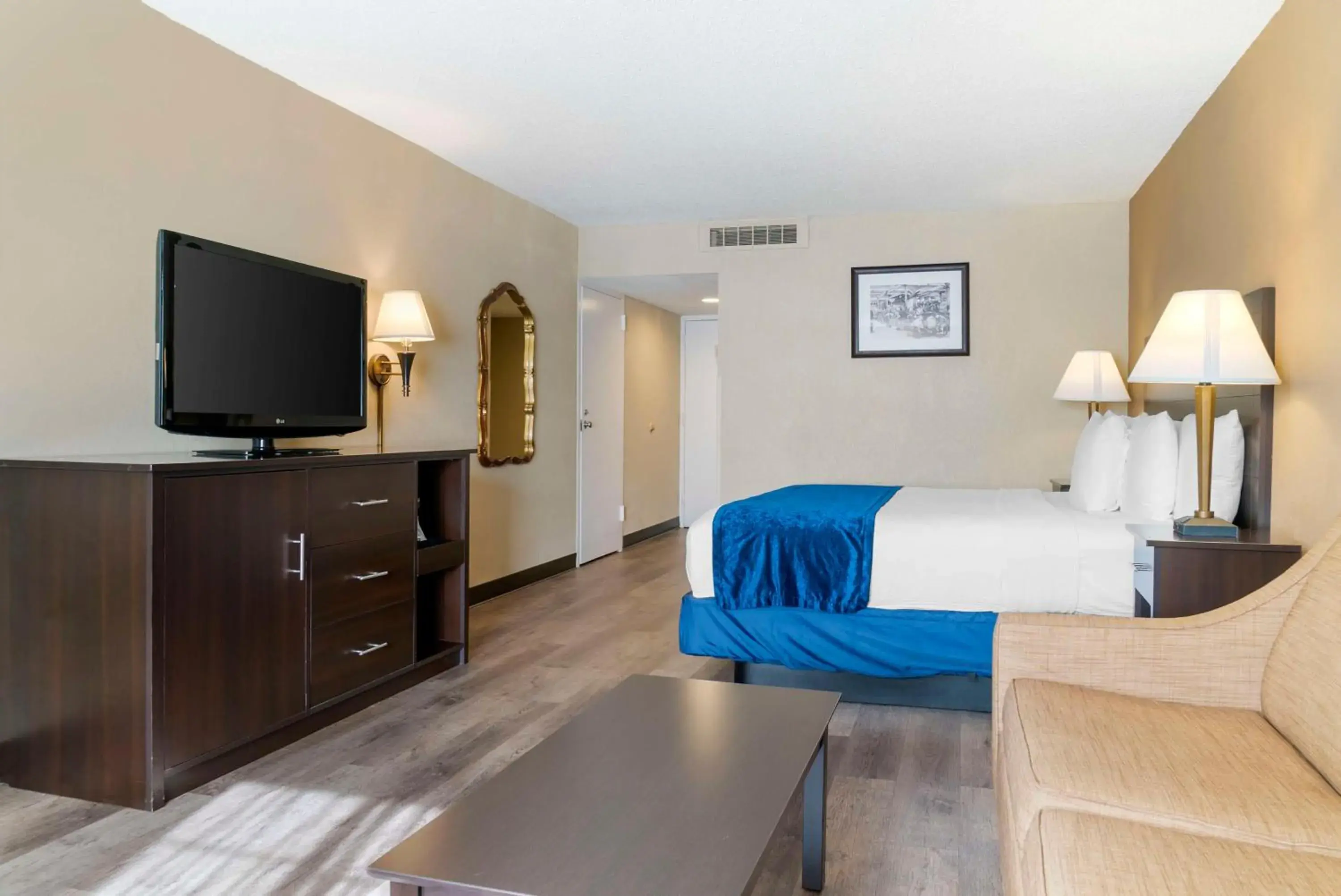 Bedroom, Bed in Best Western Greenfield Inn Bedroom, Bed in Best Western Greenfield Inn