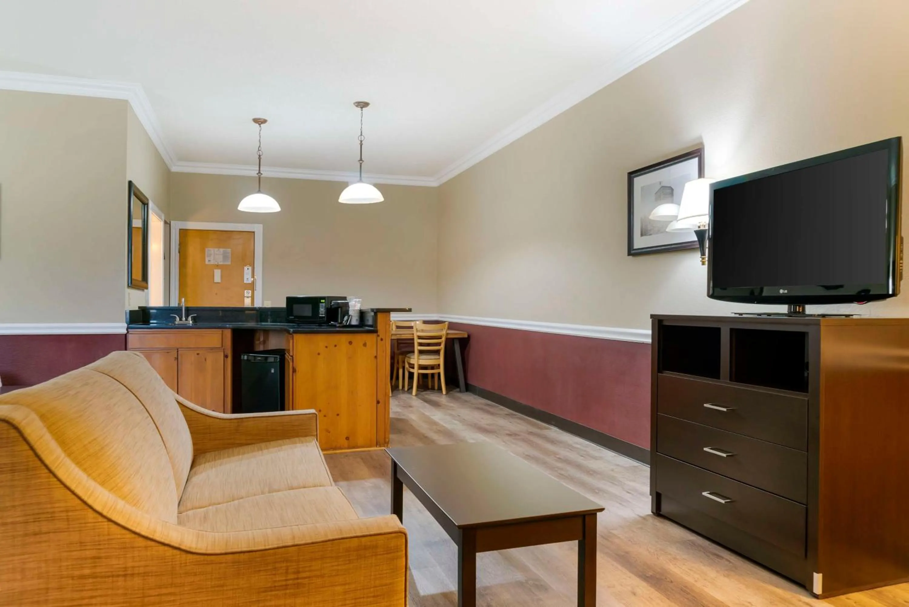 Bedroom in Best Western Greenfield Inn