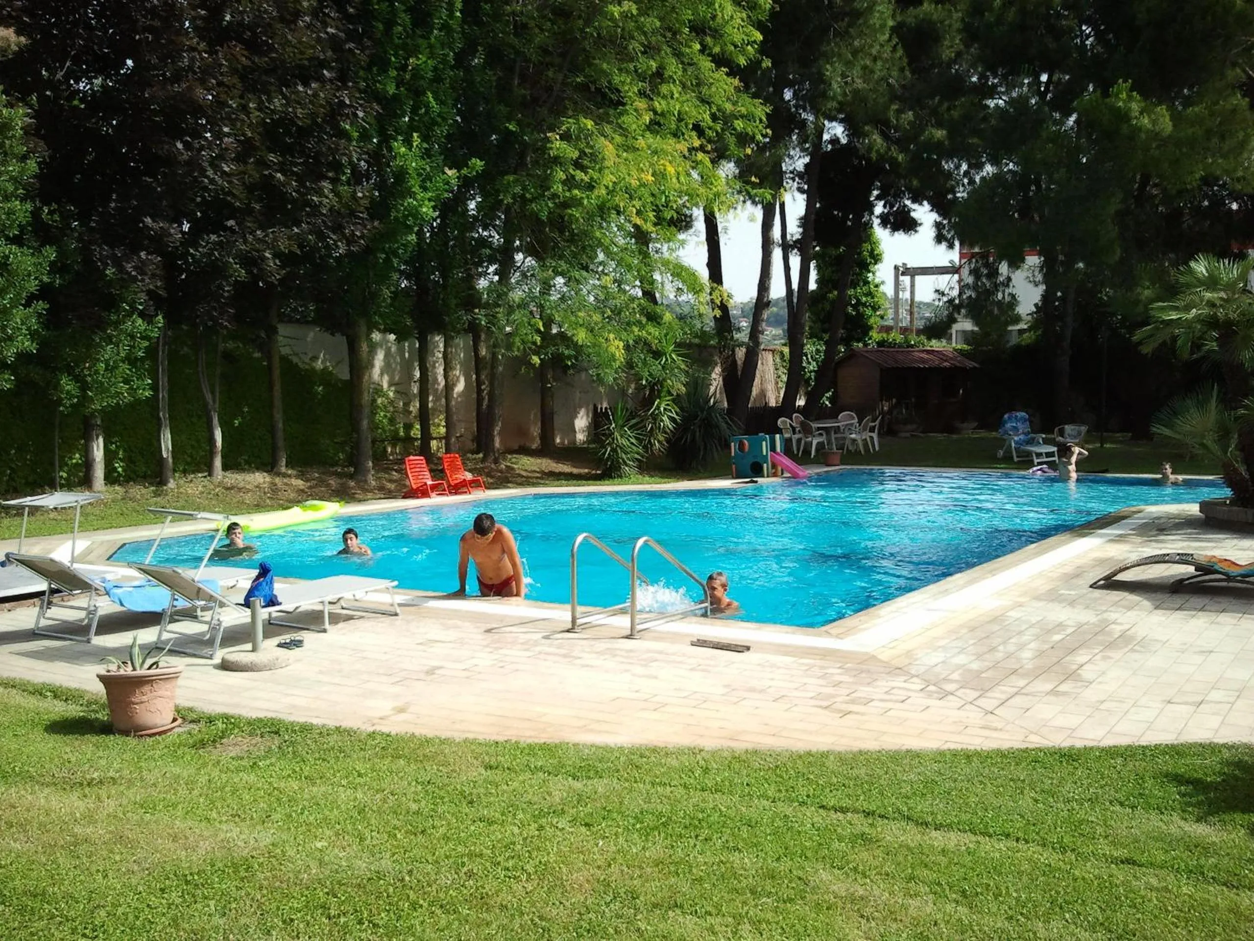 Swimming pool in B&B Villa Maria