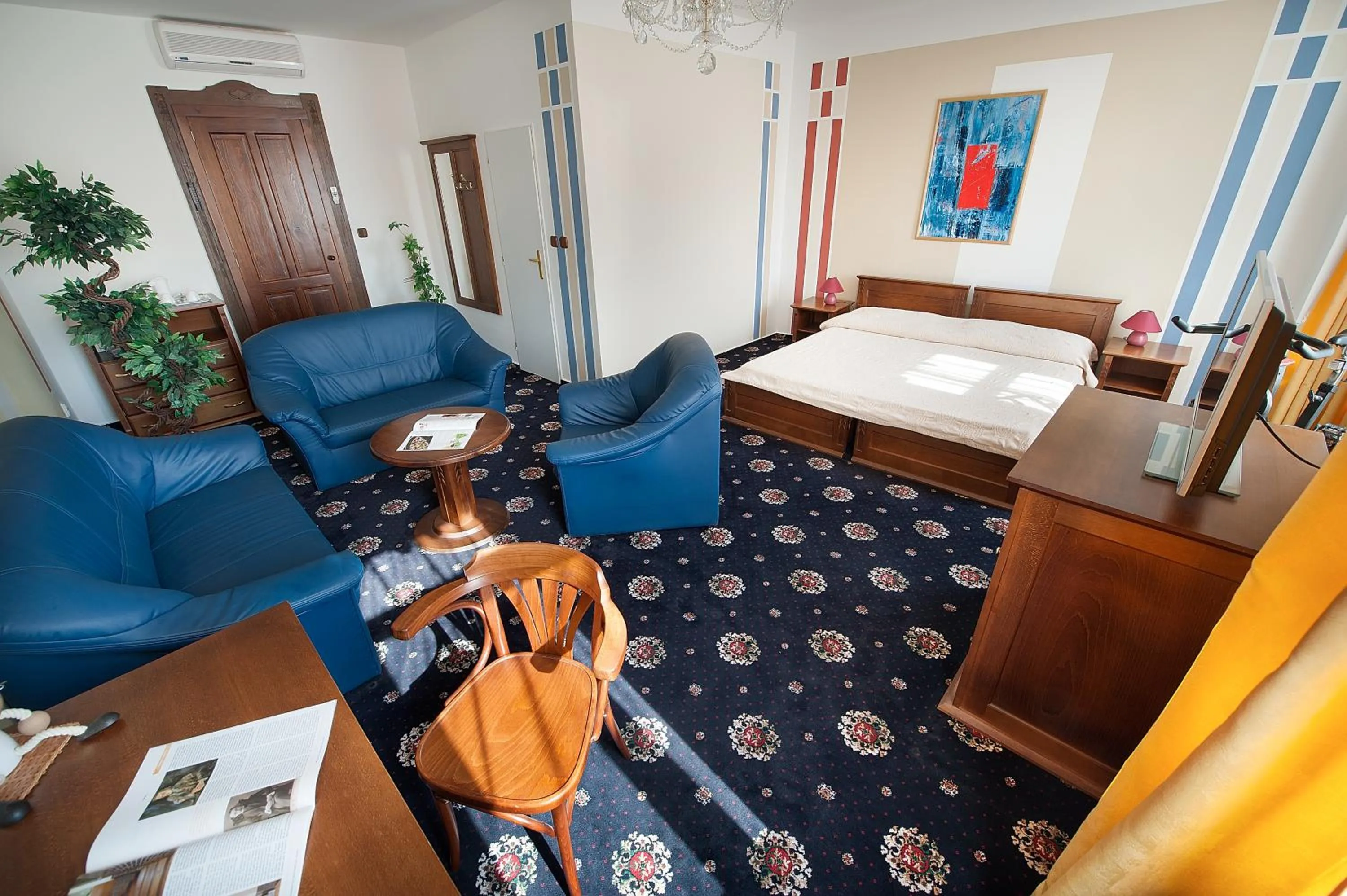 Photo of the whole room, Bed in Brioni Suites