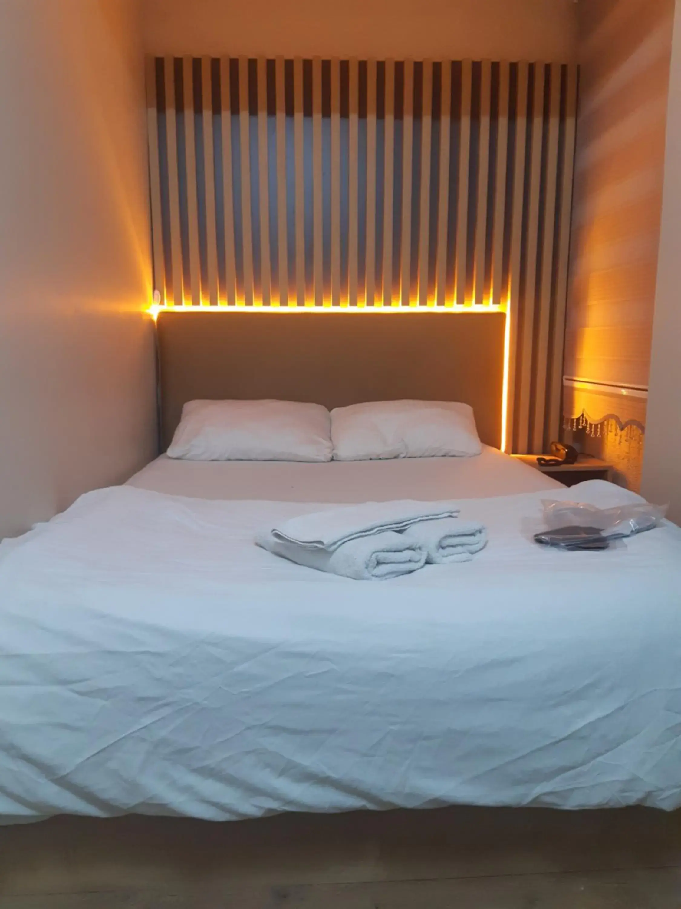 Bed in Evin Suit Hotel Bed in Evin Suit Hotel