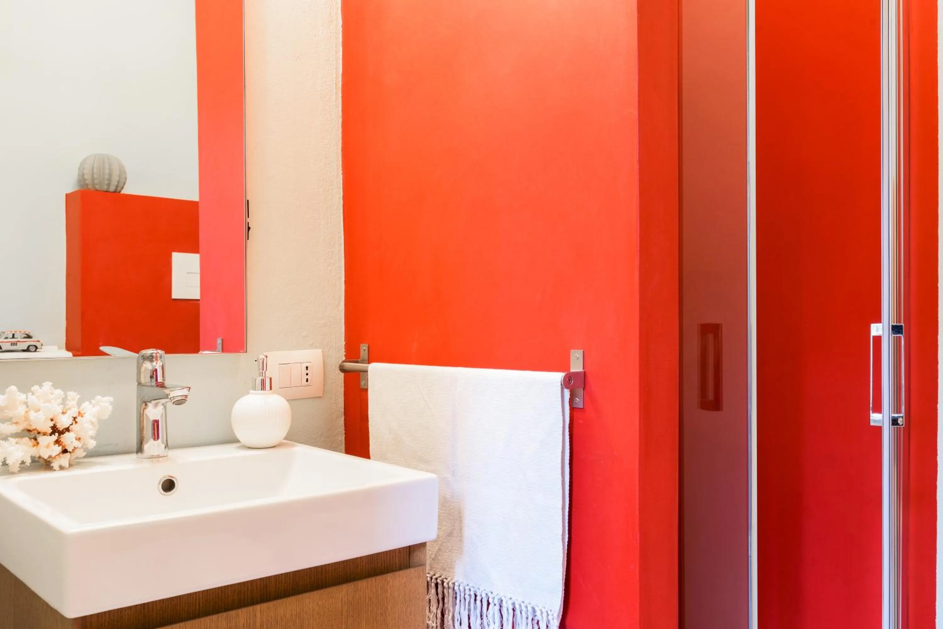 Duomo Luxury Suite - by MyHomeInComo