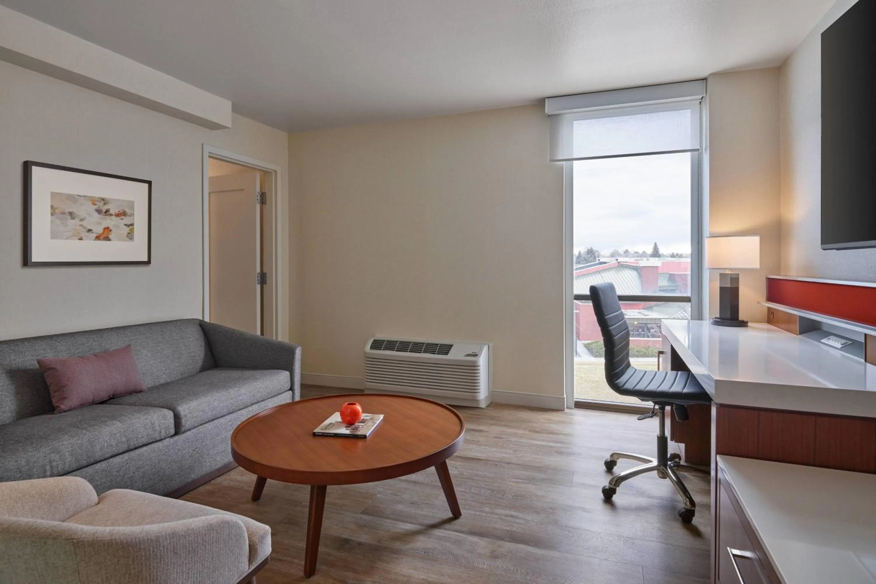 Photo of the whole room in Delta Hotels by Marriott Denver Thornton