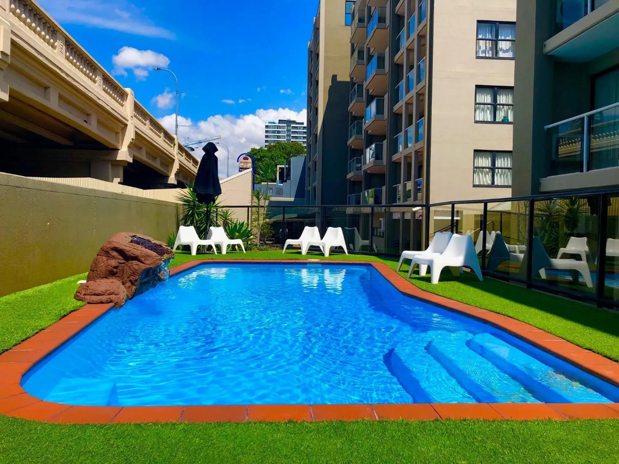 Swimming pool in Riverside Hotel Southbank Swimming pool in Riverside Hotel Southbank