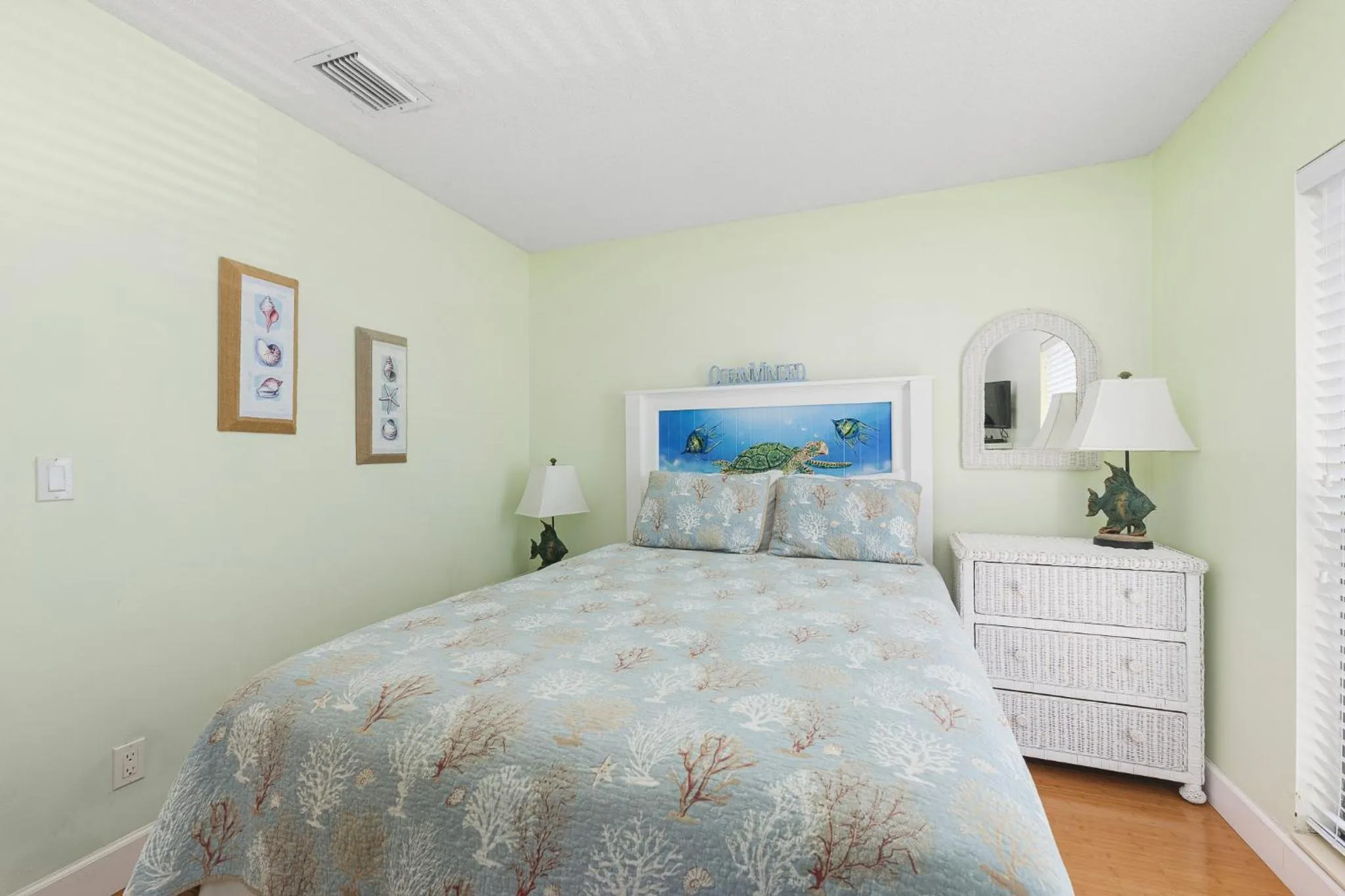 Bedroom, Bed in Sea Place 11209