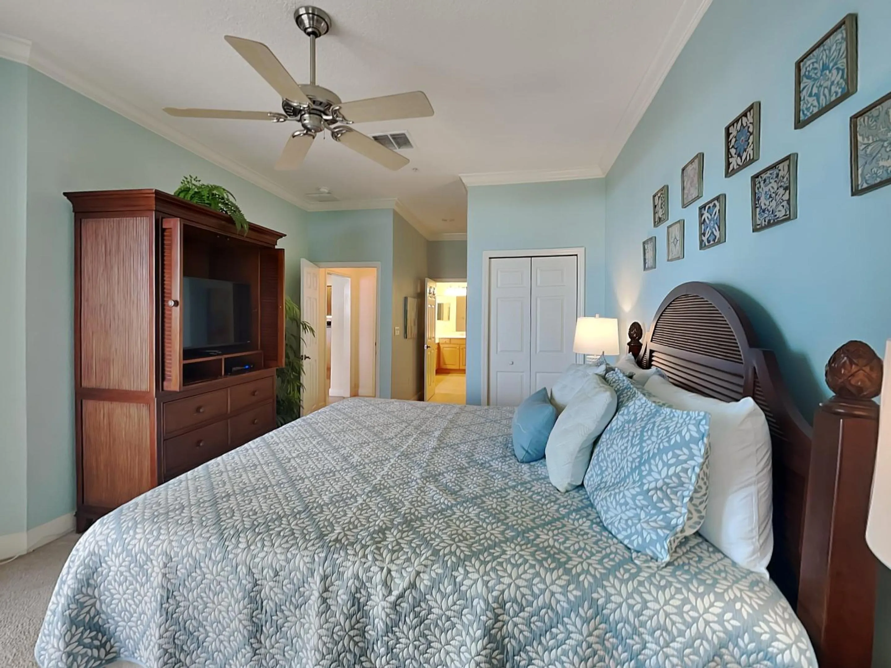 Bed in 734 Cinnamon Beach