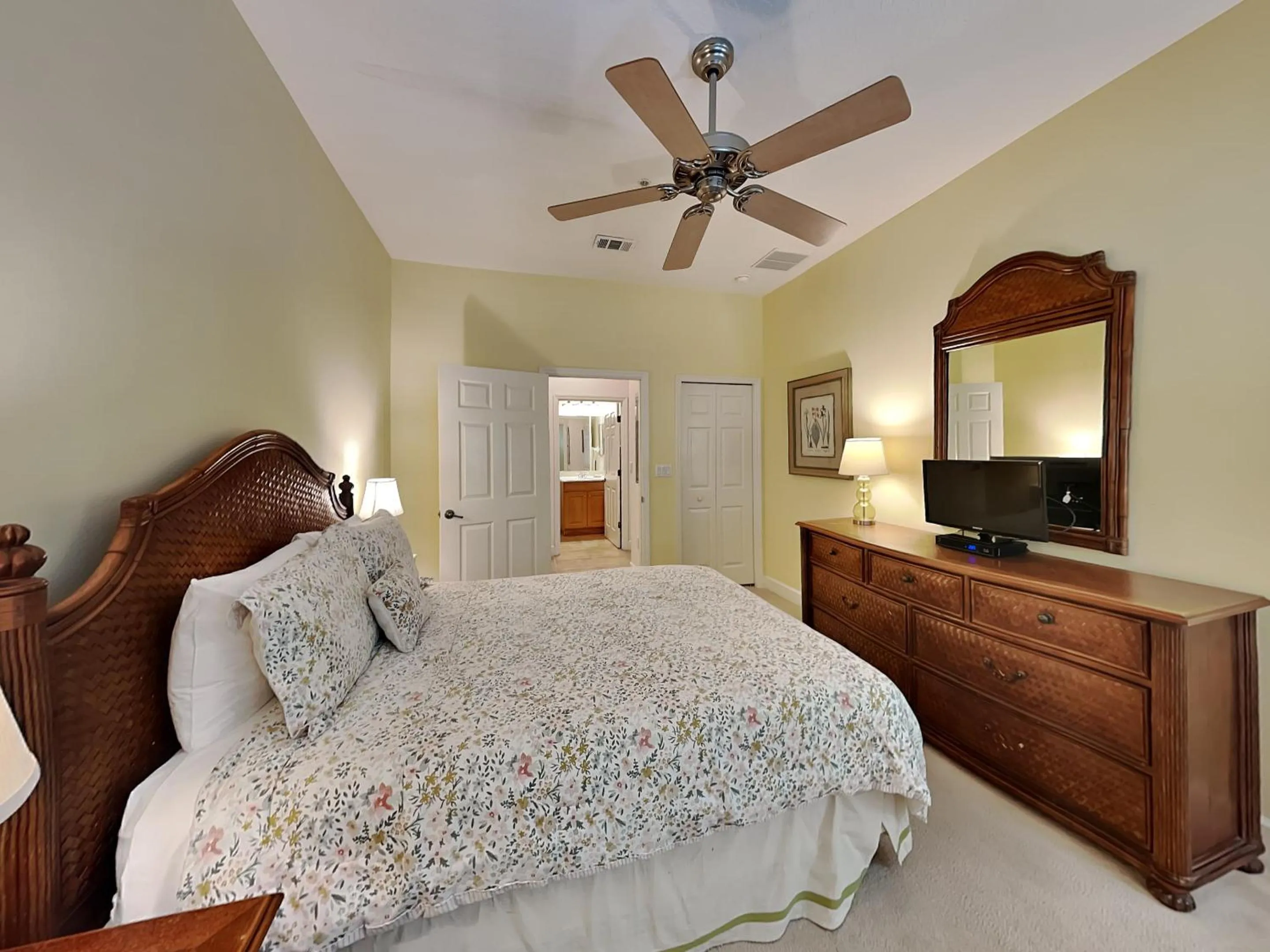 Bed in 734 Cinnamon Beach