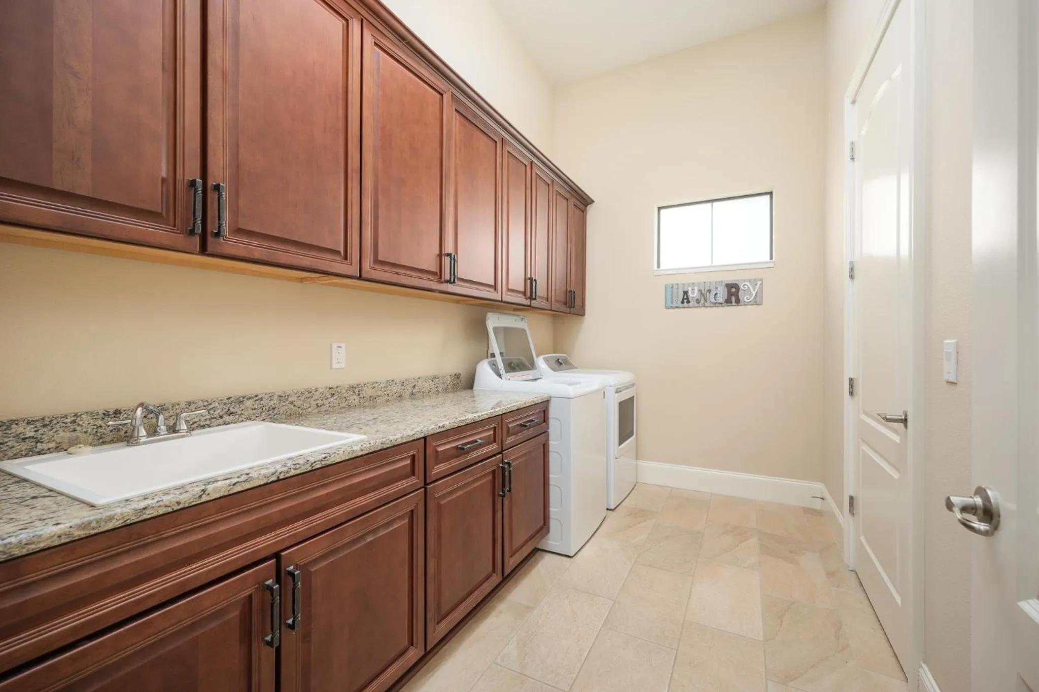 Kitchen or kitchenette in Cinnamon Beach Nautilus