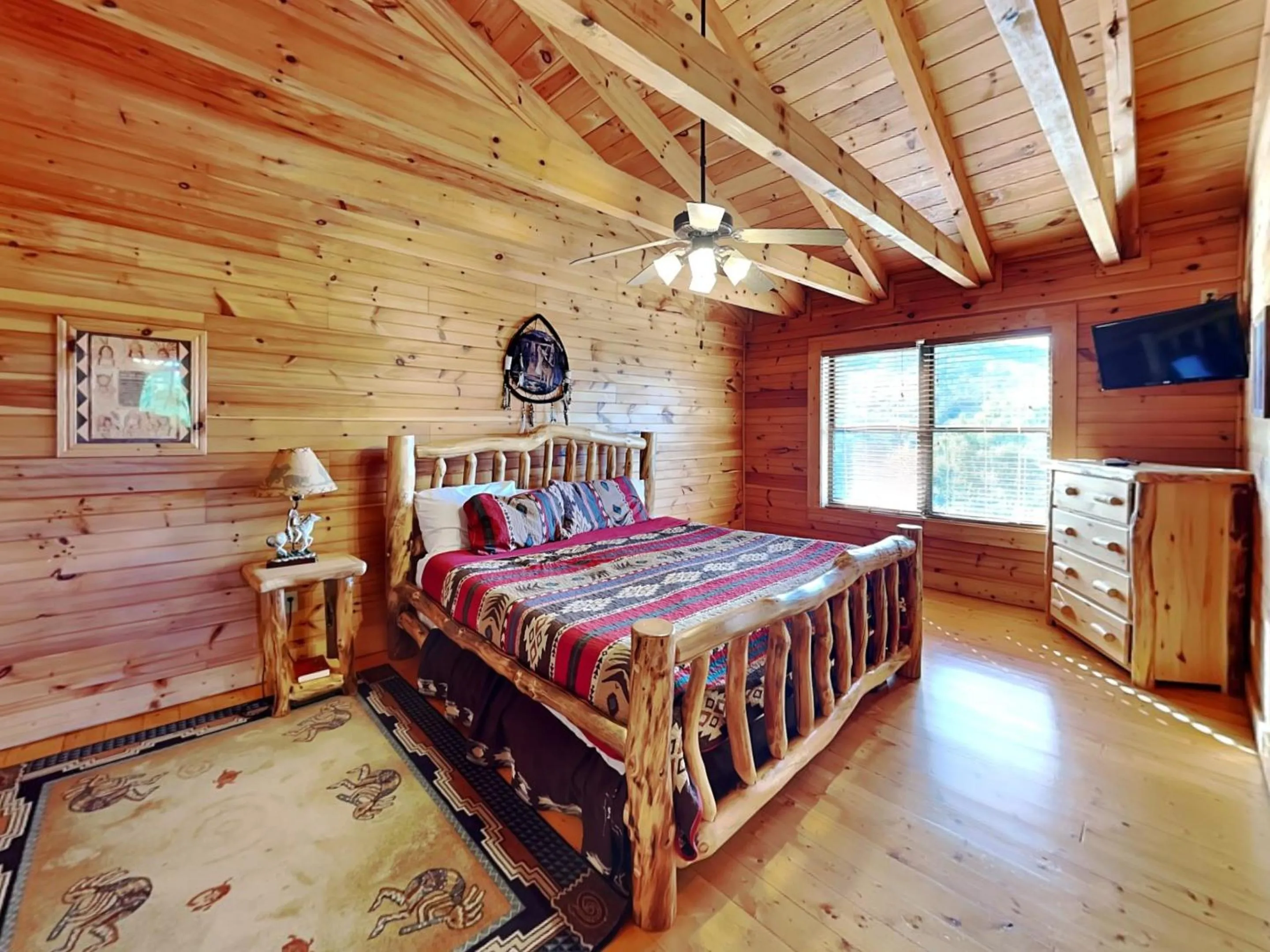 Property building, Bed in A Majestic View III