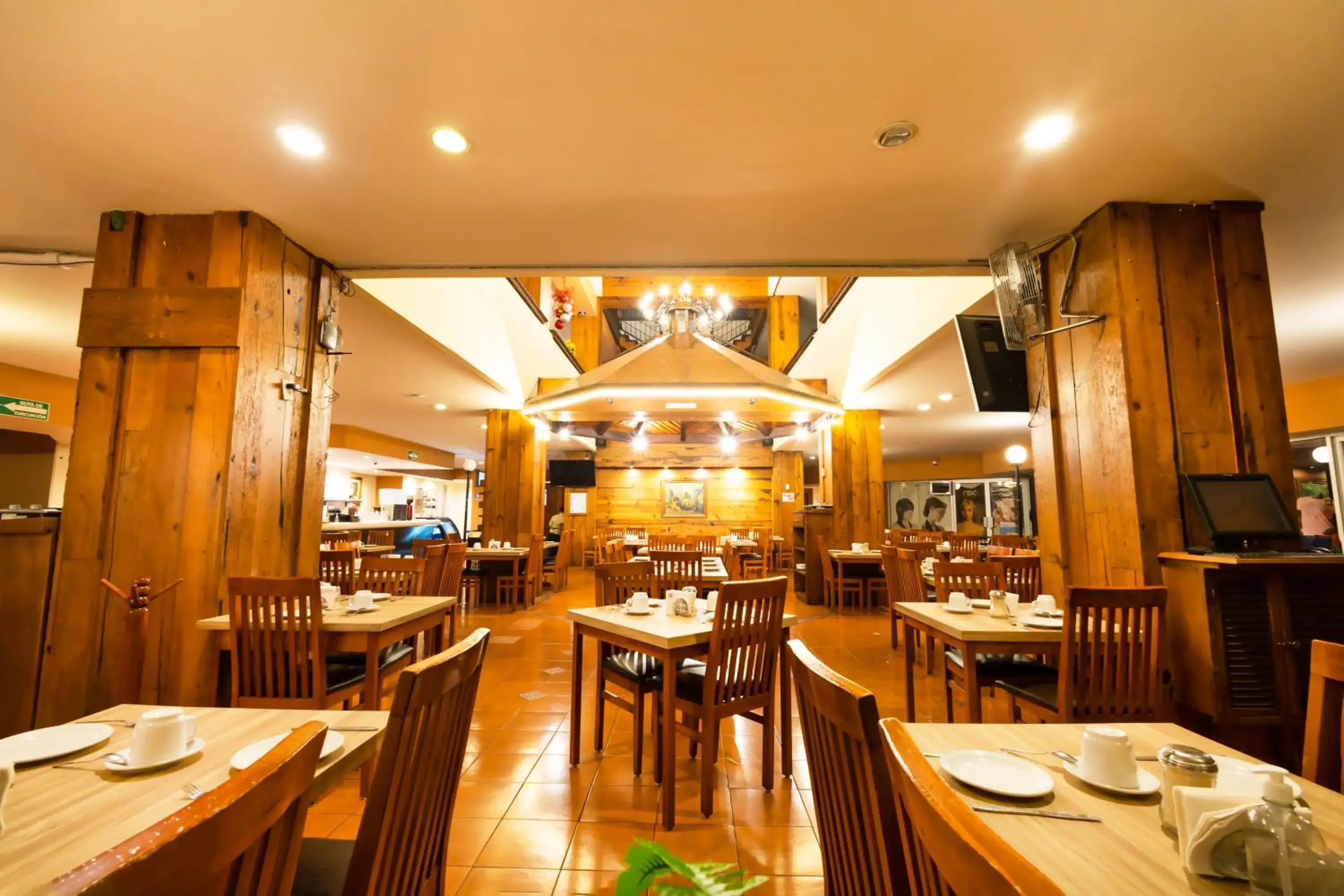 Restaurant/places to eat in Hotel Plaza Uruapan Restaurant/places to eat in Hotel Plaza Uruapan