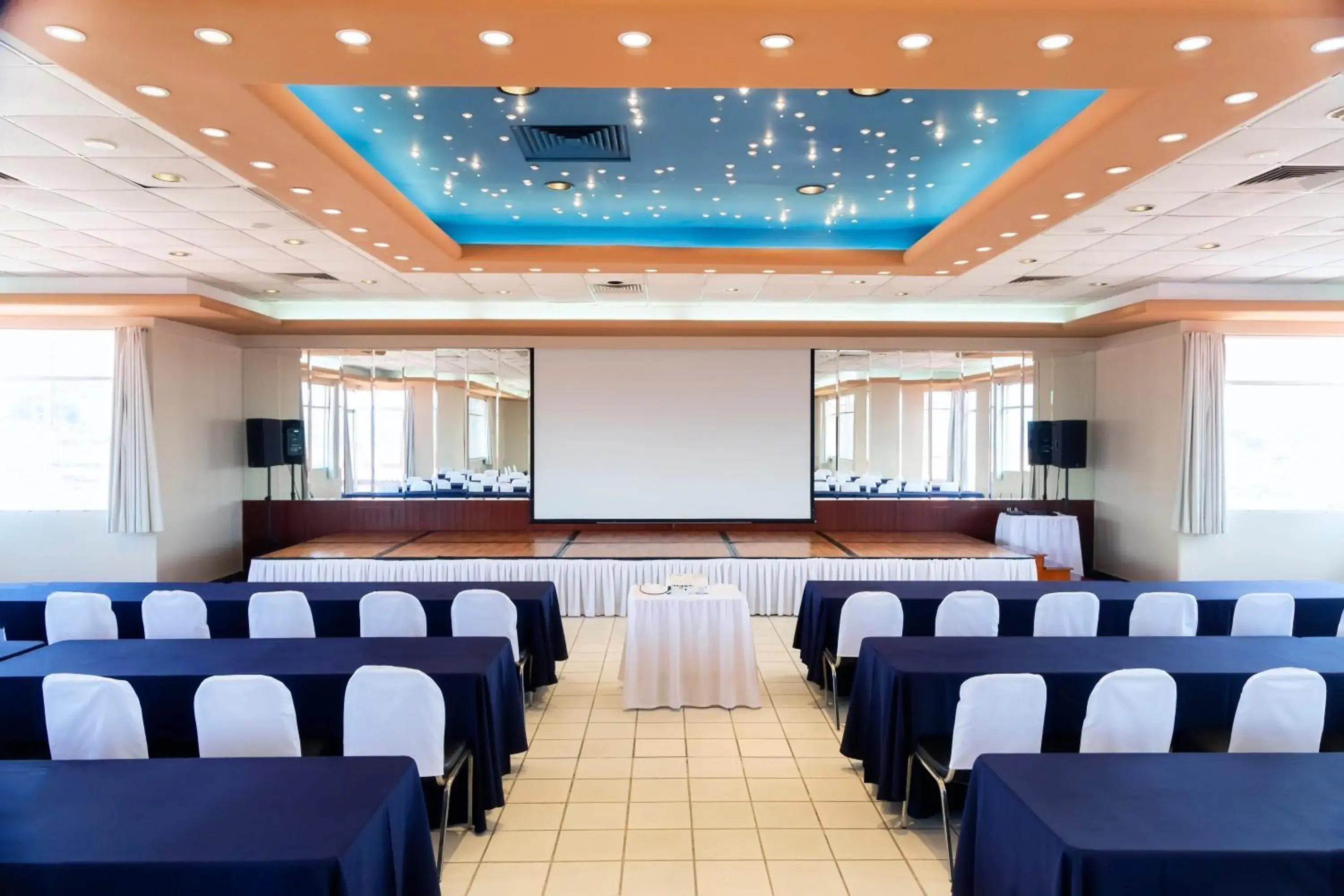 Lounge or bar in Hotel Plaza Uruapan Lounge or bar in Hotel Plaza Uruapan