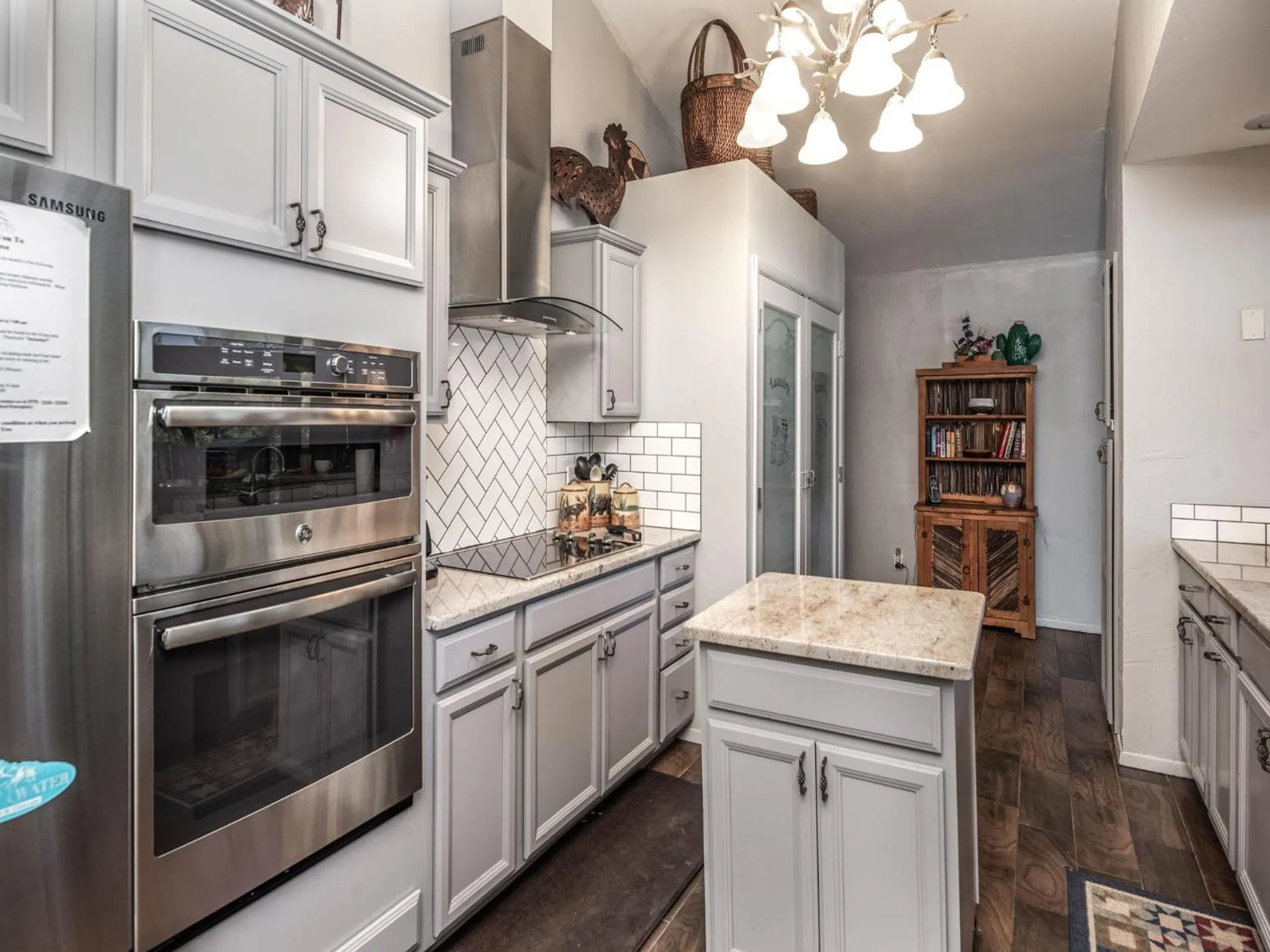 Kitchen or kitchenette in Bear Cave