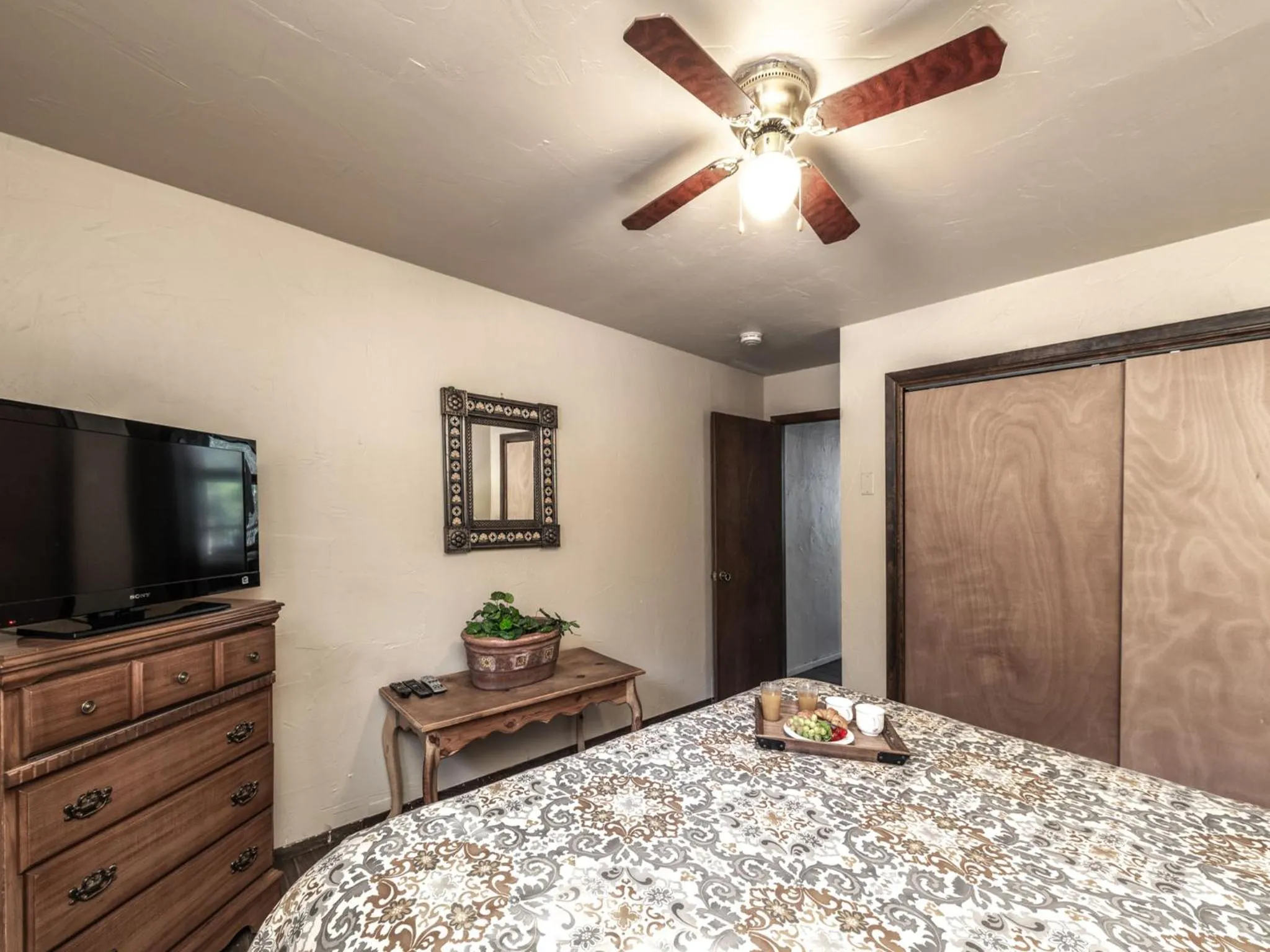 Bedroom, Bed in Bear Cave