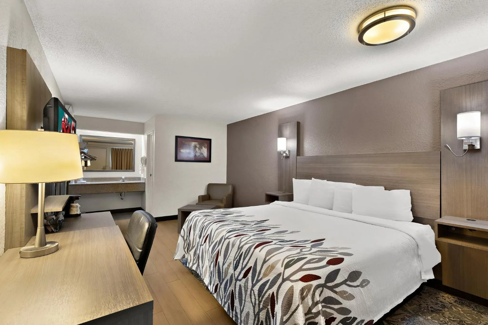 Bedroom, Bed in Red Roof Inn Cleveland - Westlake