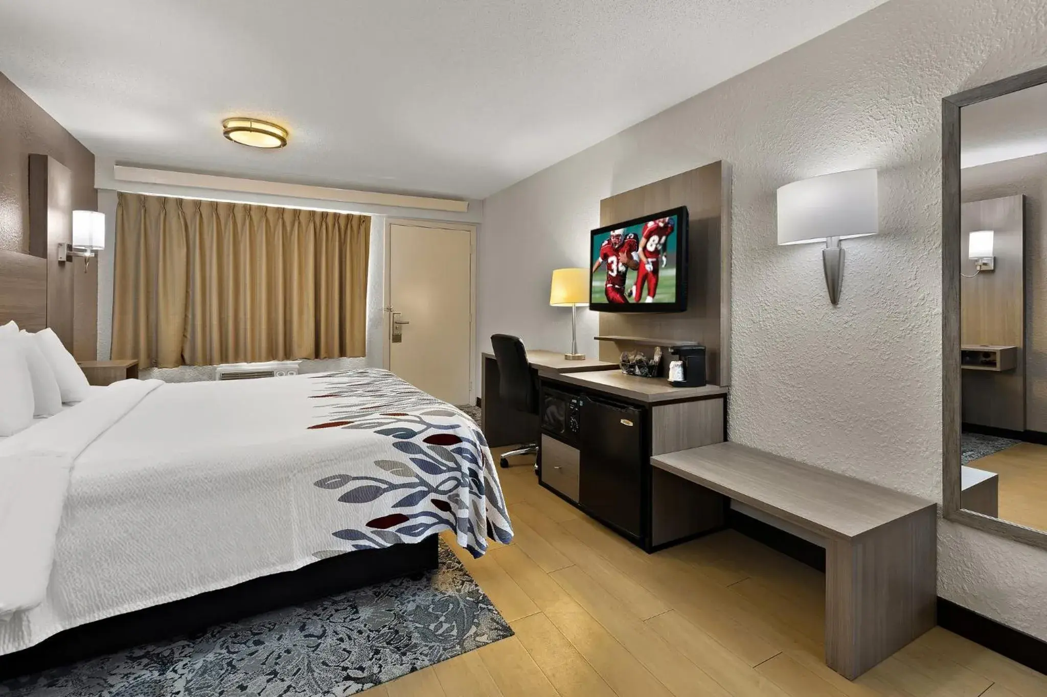 Bedroom, Bed in Red Roof Inn Cleveland - Westlake Bedroom, Bed in Red Roof Inn Cleveland - Westlake