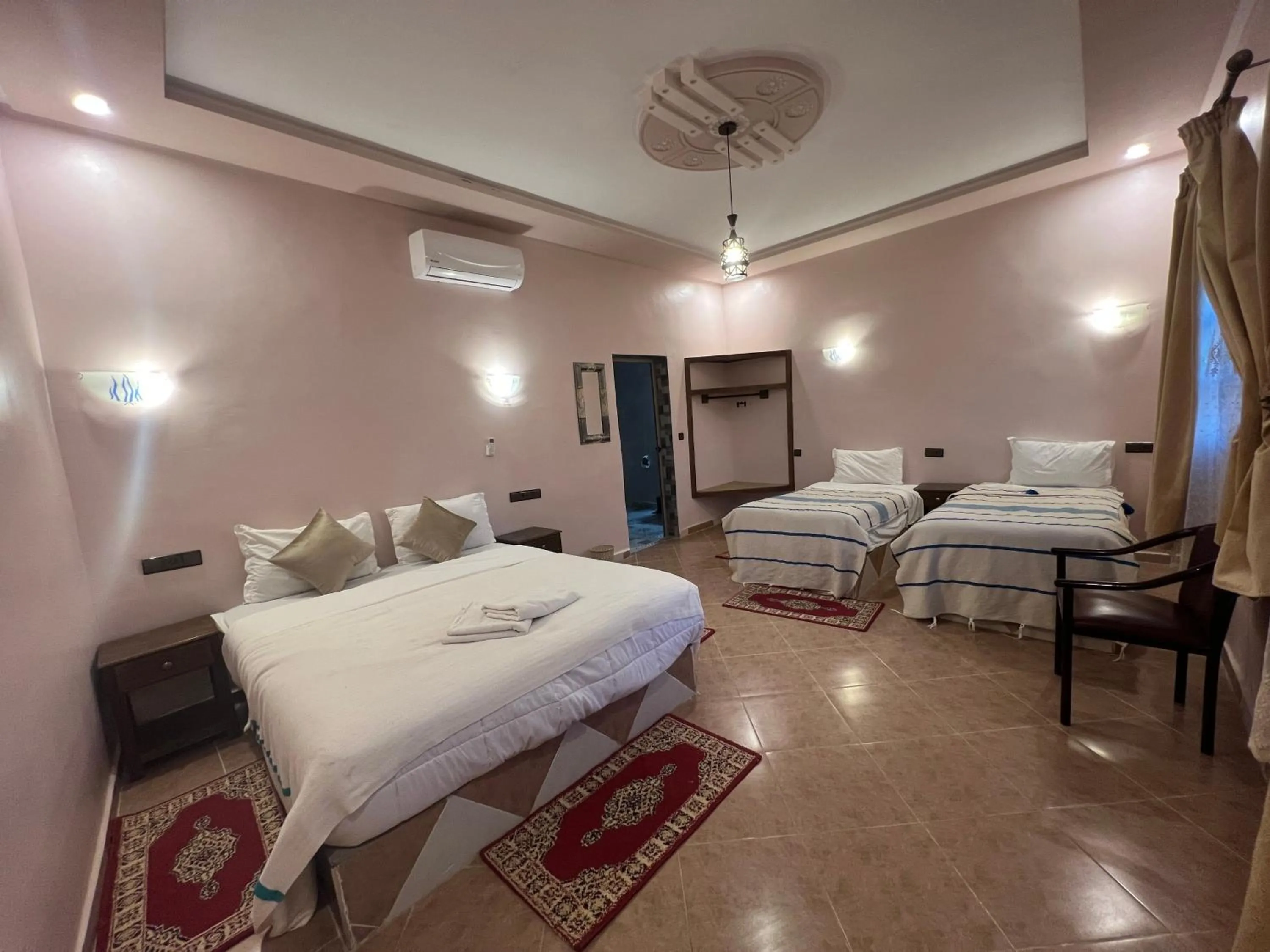 Photo of the whole room, Bed in Kasbah Ait BenHadda