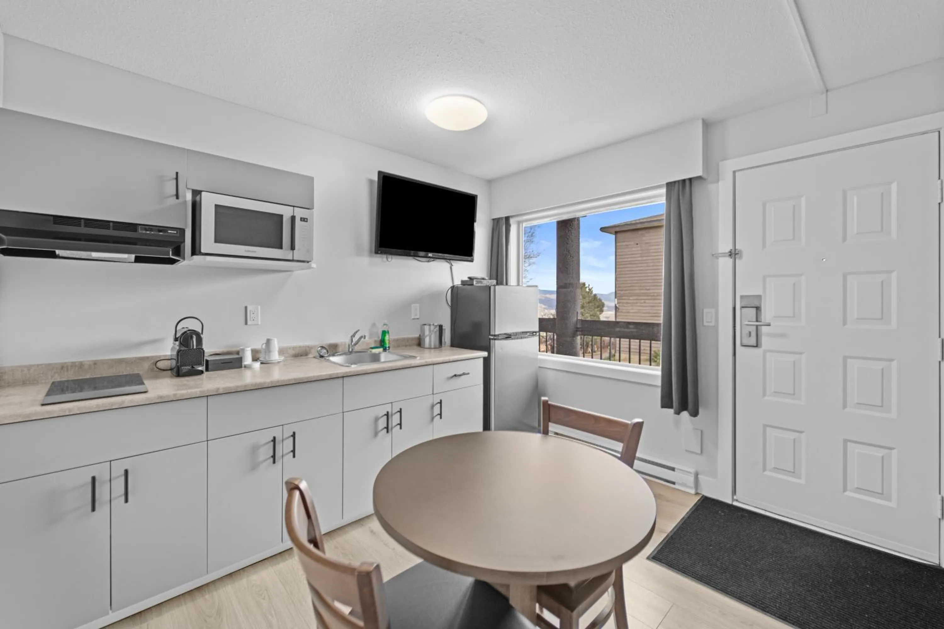 kitchen in The Vista Inn