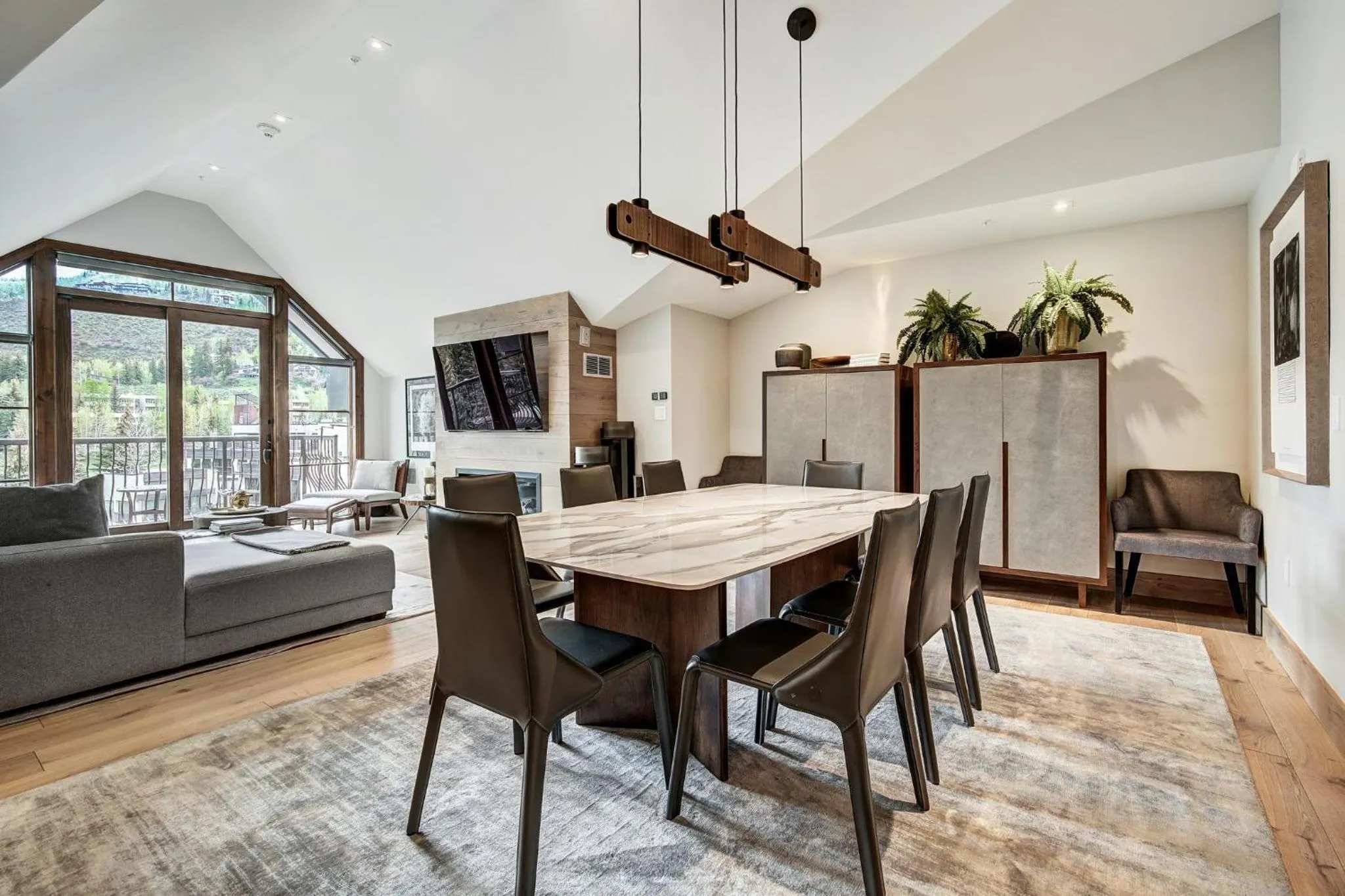 Dining area in Legendary Lodging at the Ritz Carlton Residences Vail, A Vail Resorts Property