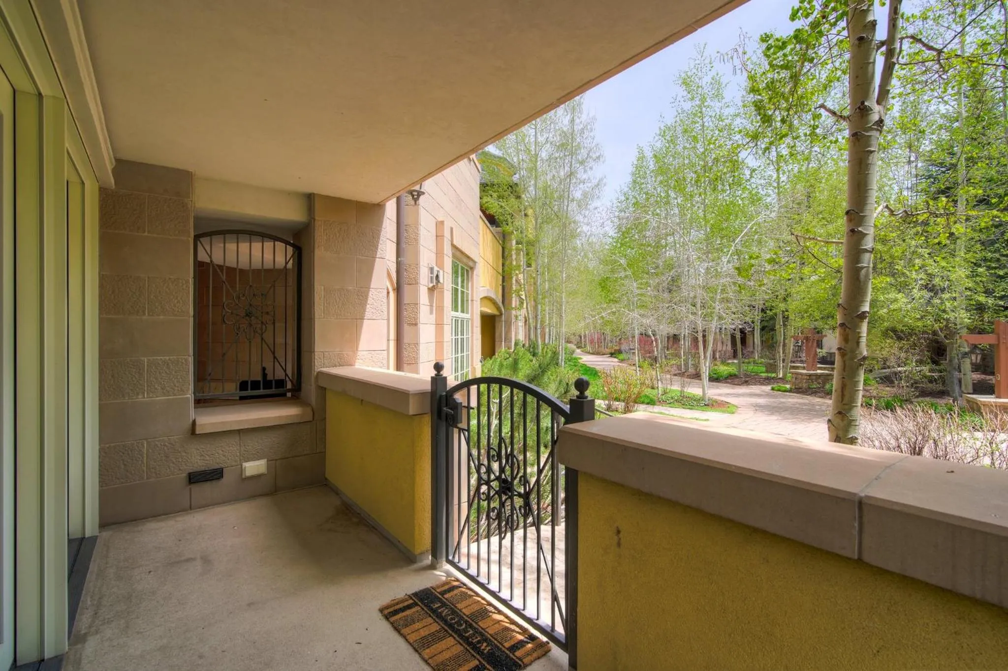 Photo of the whole room in The Vail Collection at the Ritz Carlton Residences Vail