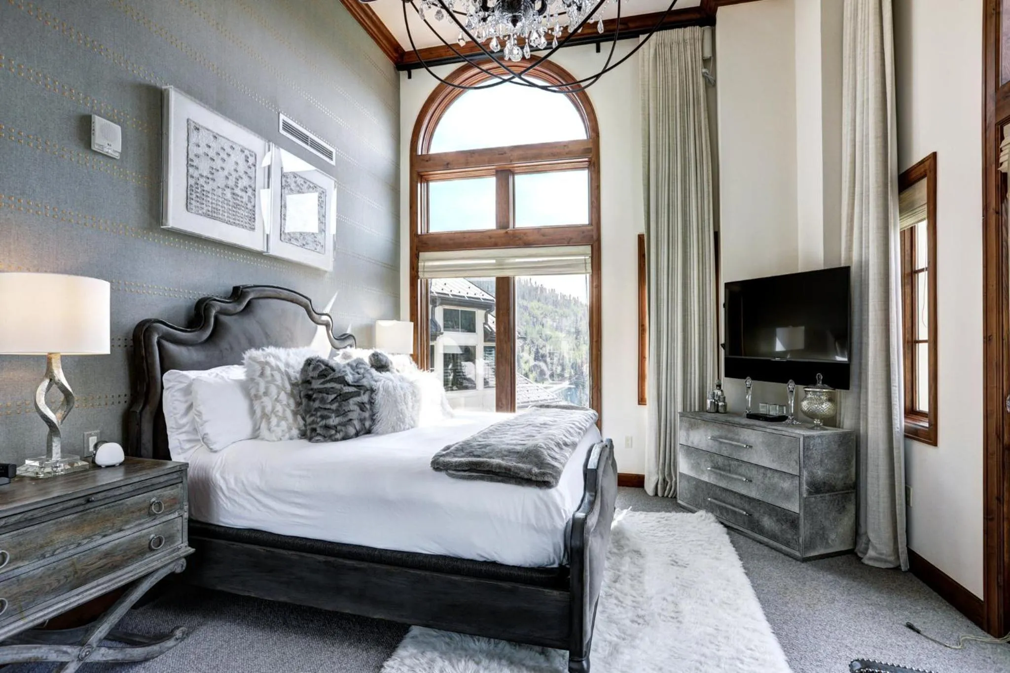 Bedroom, Bed in The Vail Collection at the Ritz Carlton Residences Vail