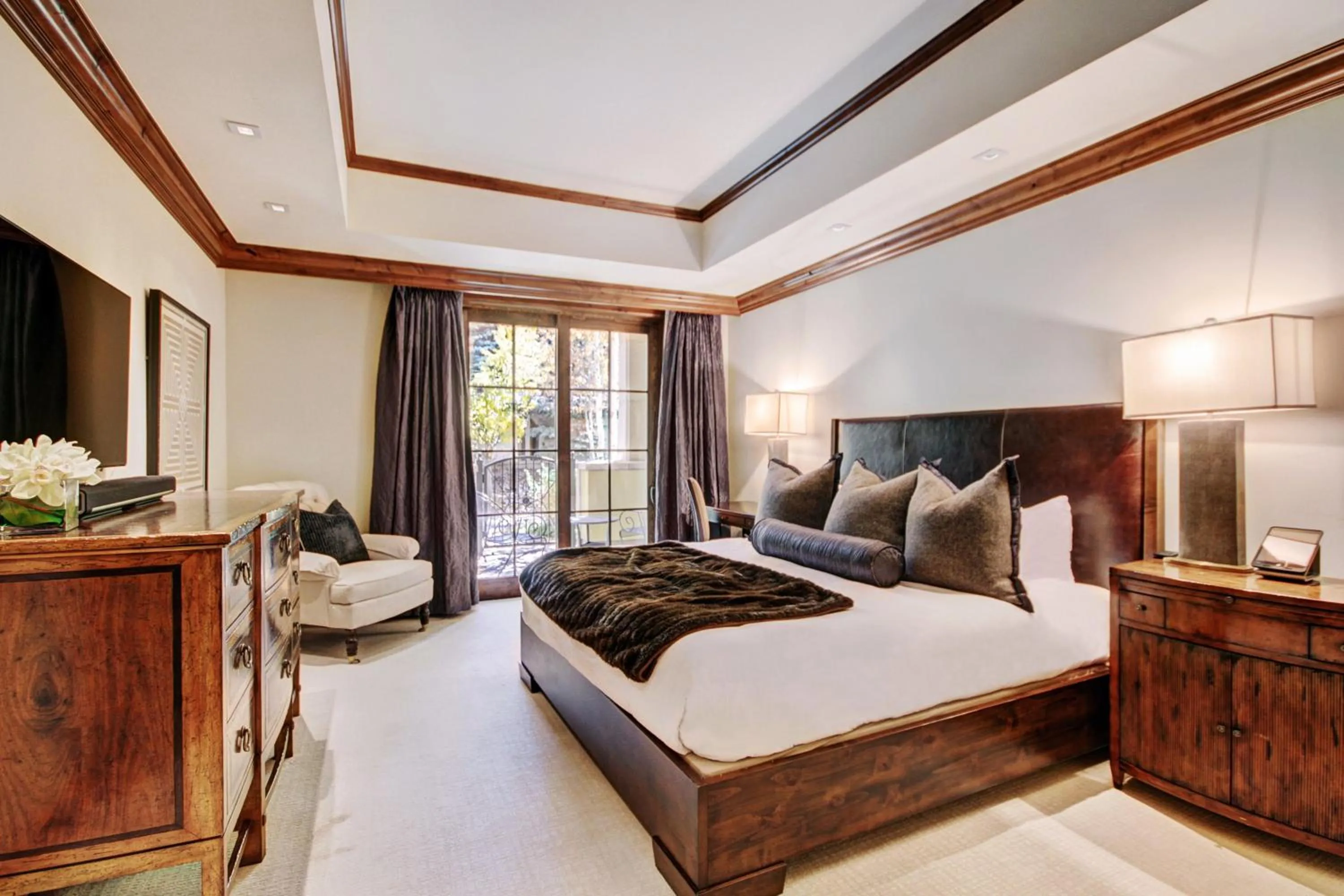 Photo of the whole room, Bed in The Vail Collection at the Ritz Carlton Residences Vail