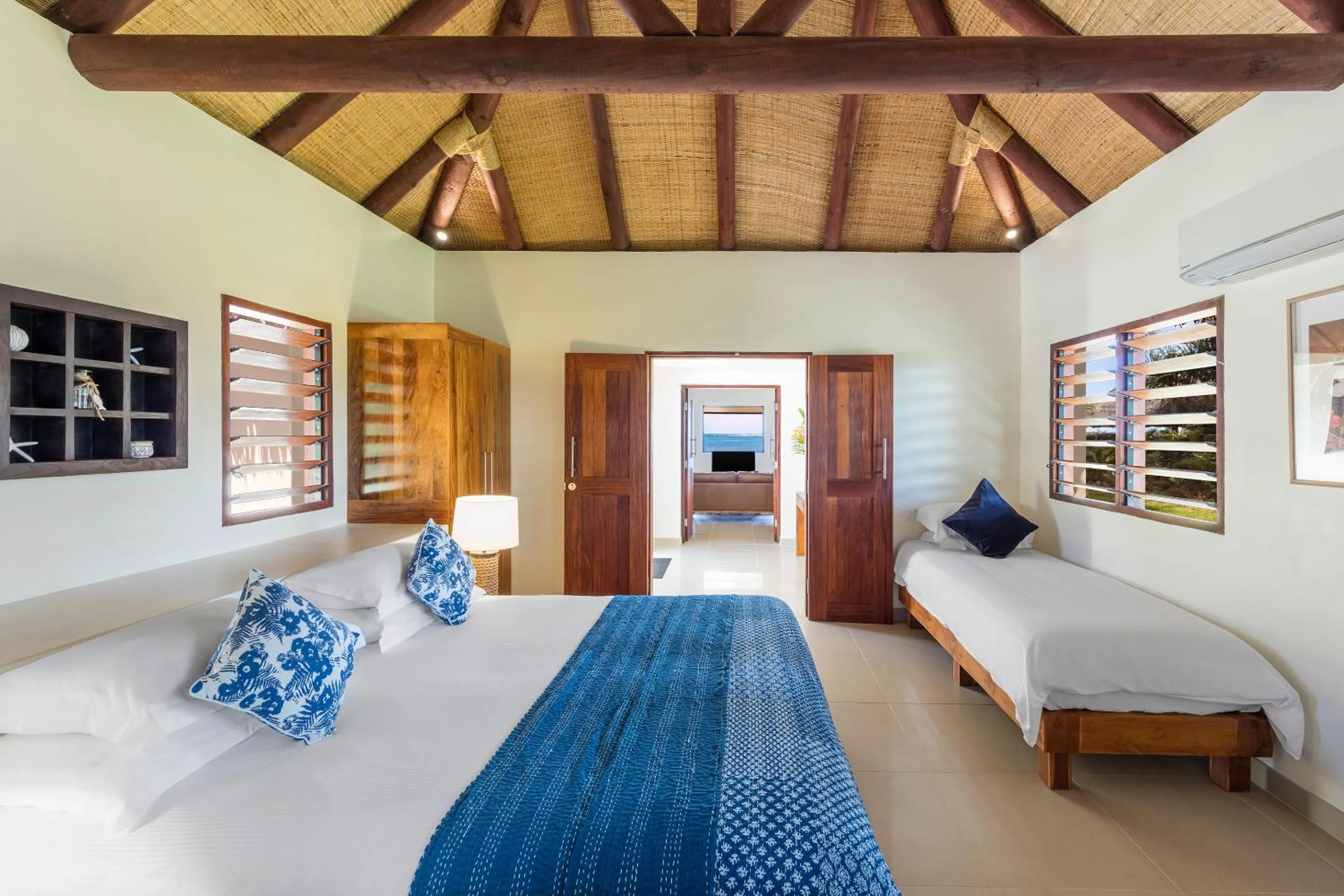 Bed in Eratap Beach Resort