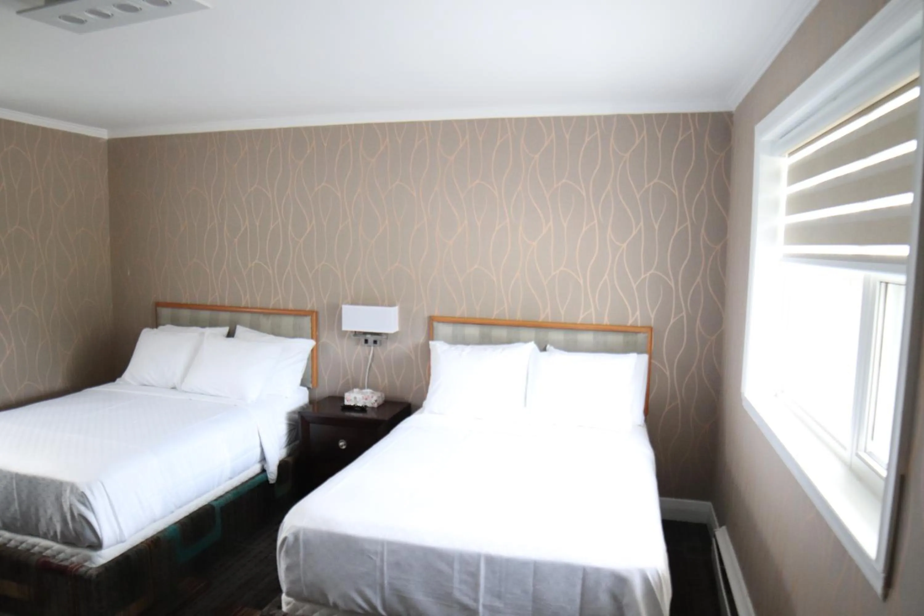 Bed in Walkerton Inn Motel