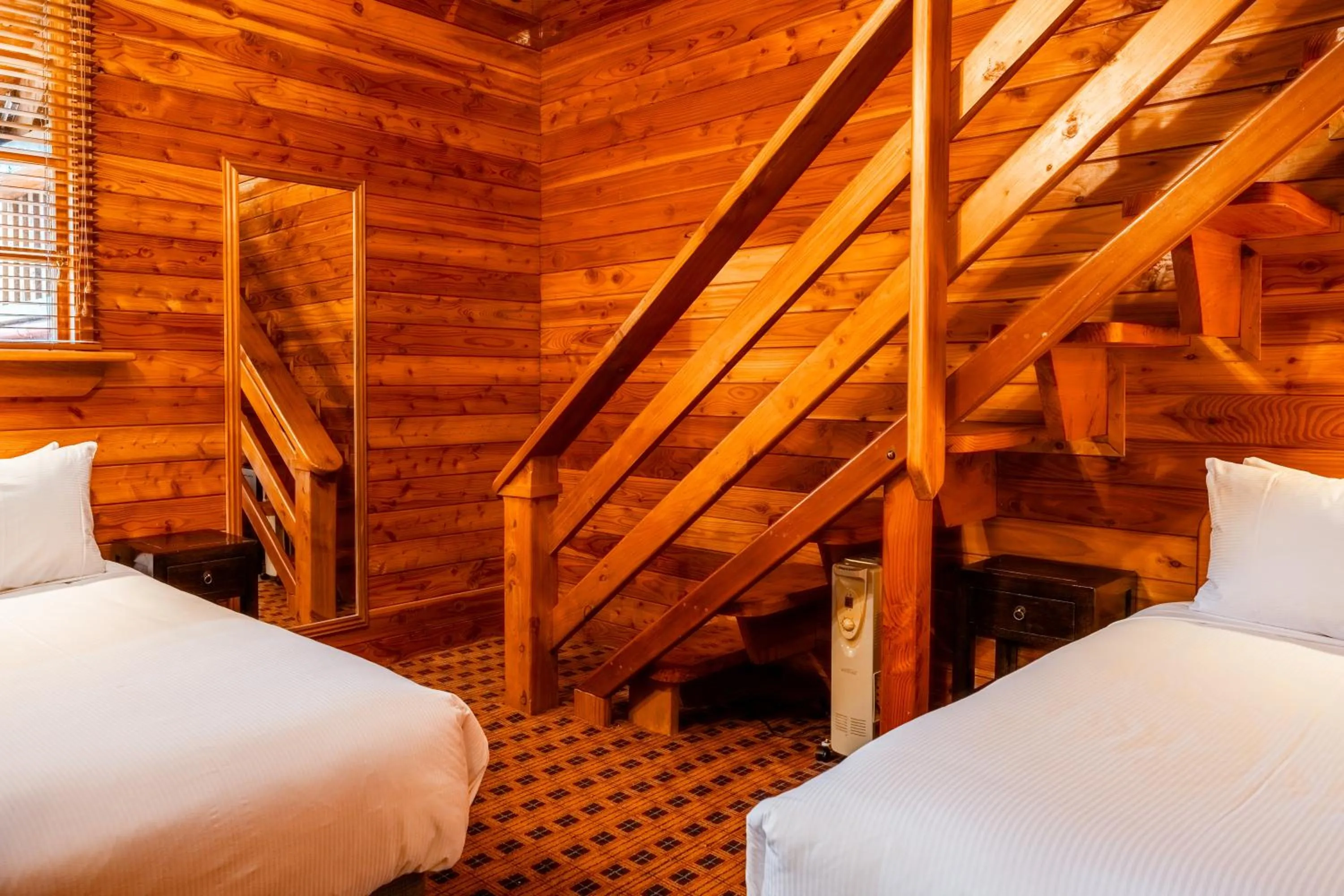 Bedroom, Bed in The Powderhorn Chateau