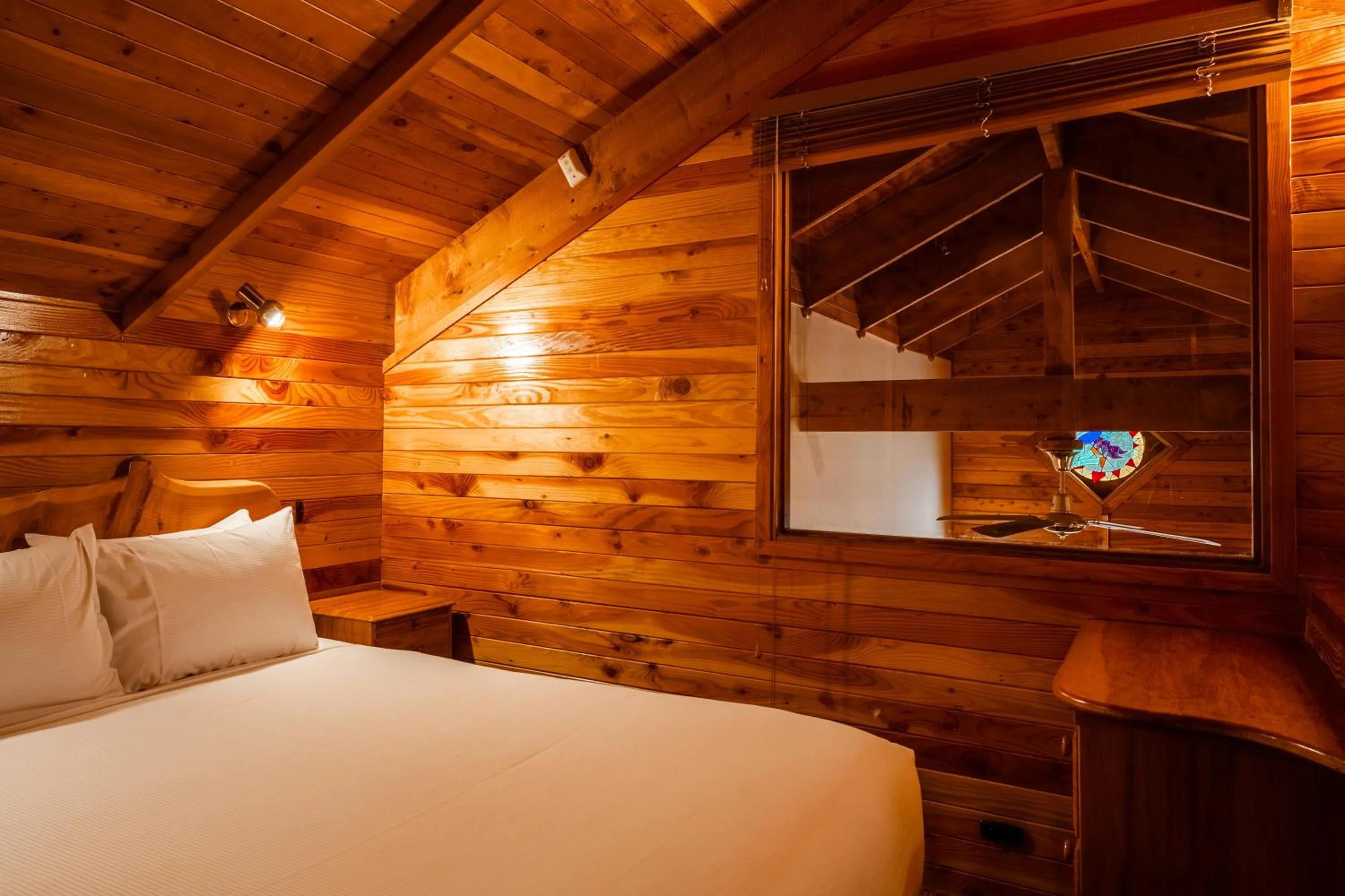 Bedroom, Bed in The Powderhorn Chateau