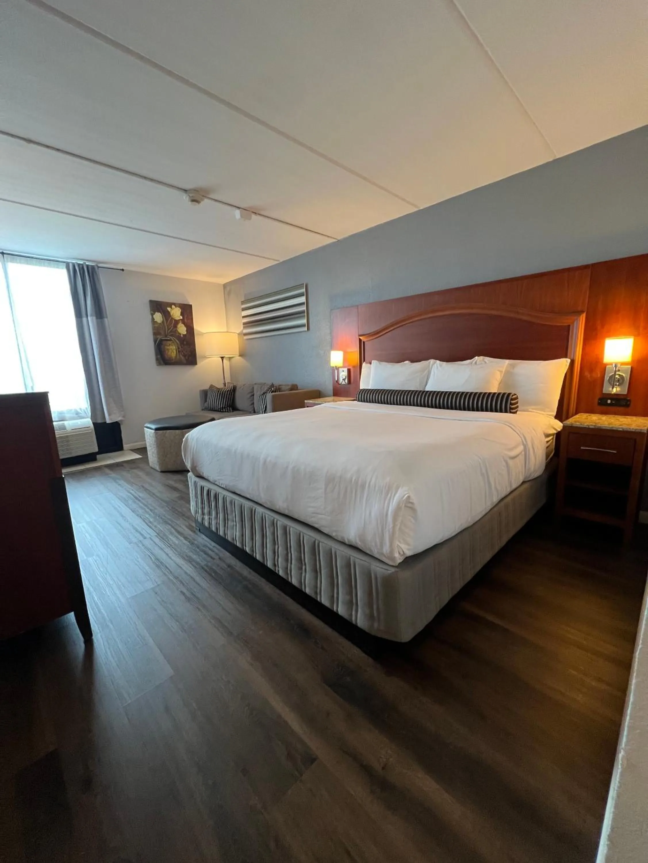 View (from property/room), Bed in The Grand Hotel Spindletop