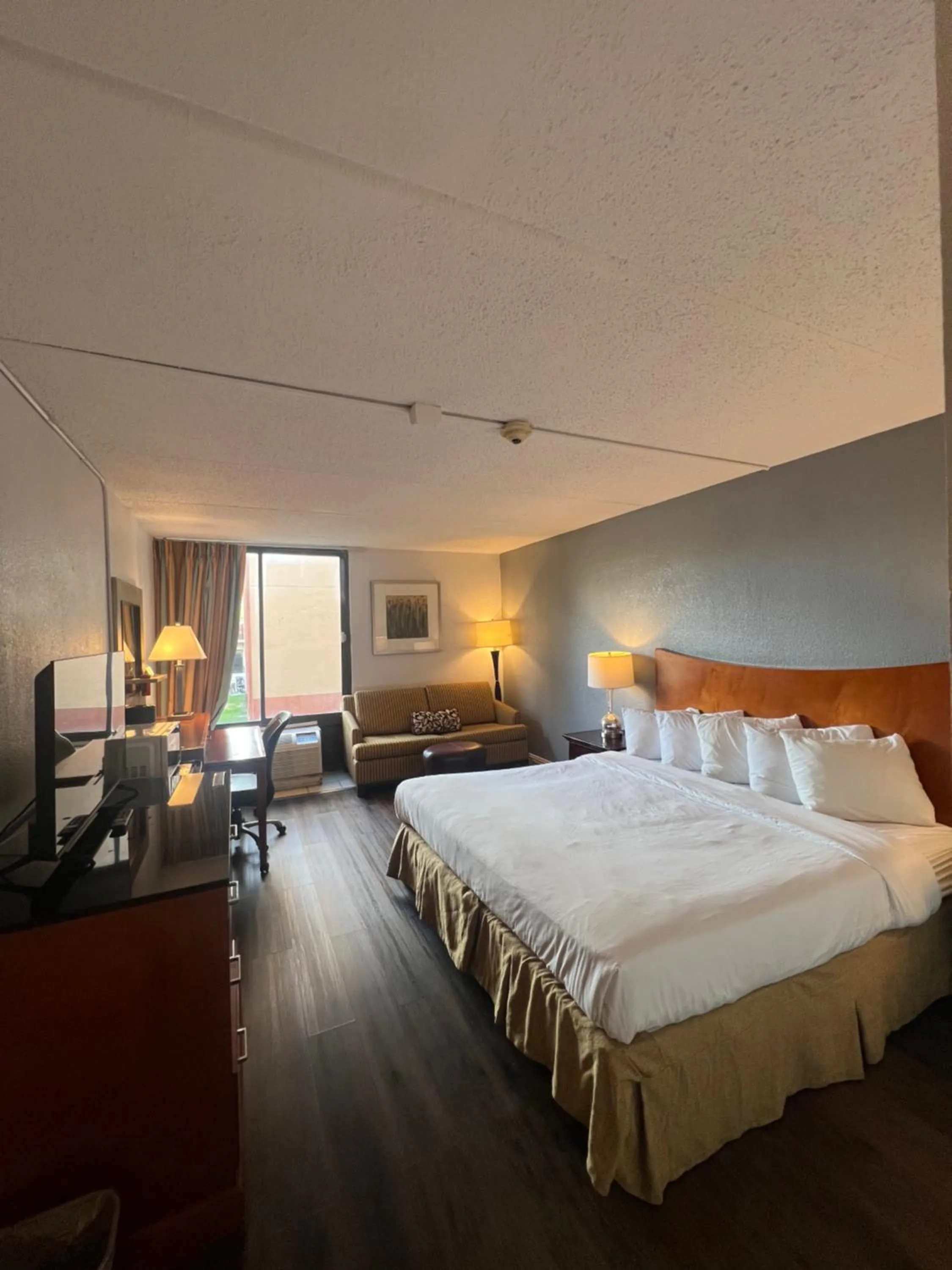 Bedroom, Bed in The Grand Hotel Spindletop